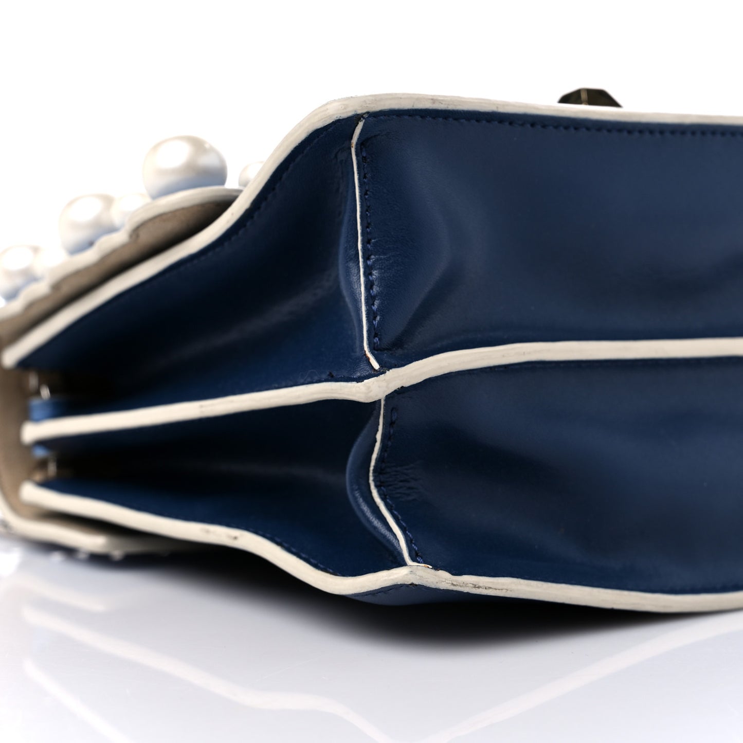 Vitello Liberty Pearl Scalloped Small Kan I Shoulder Bag Nebula Blu Scuro