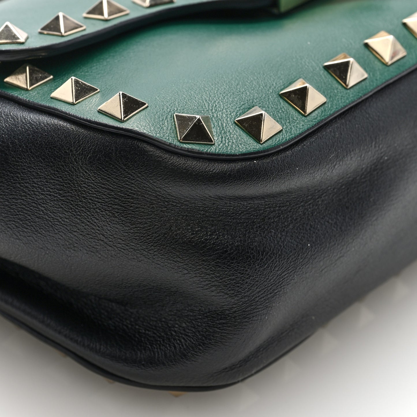 Vitello Small Rockstud Flap Saddle Bag Smeraldo Black