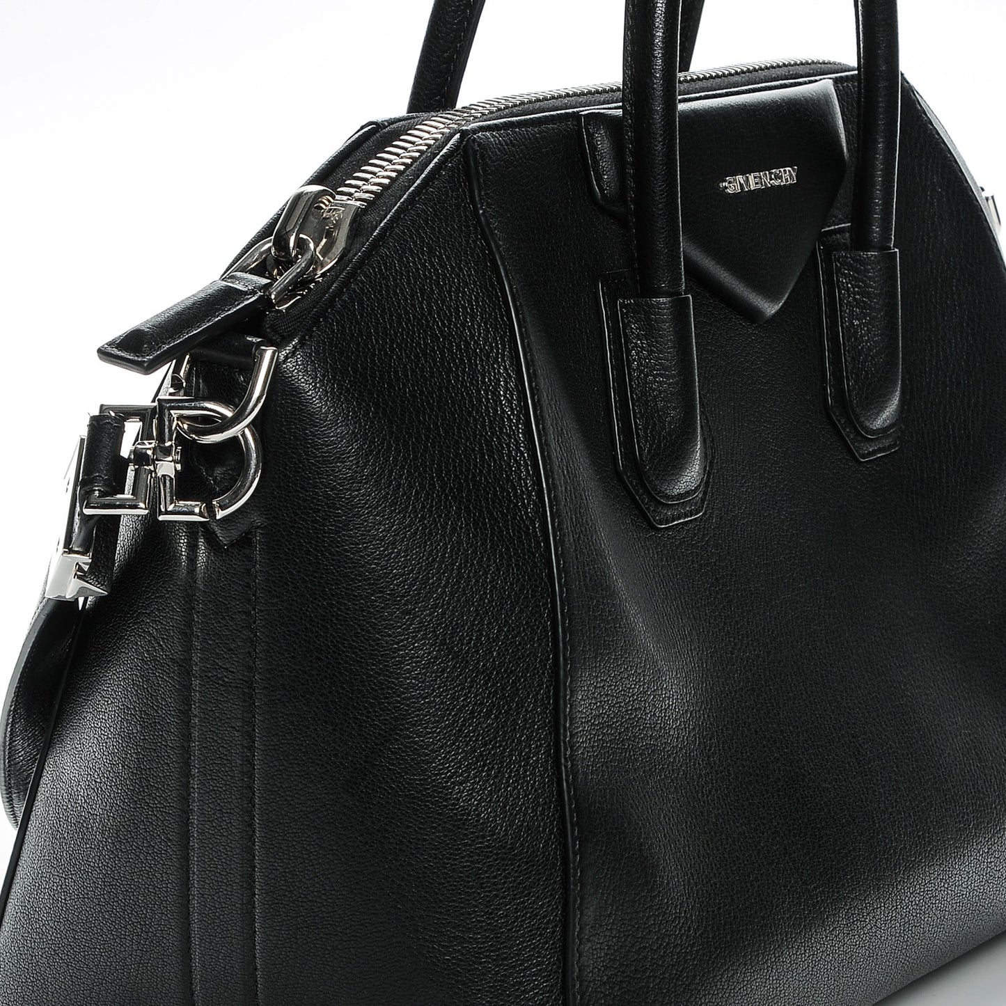 Sugar Goatskin Medium Antigona Black