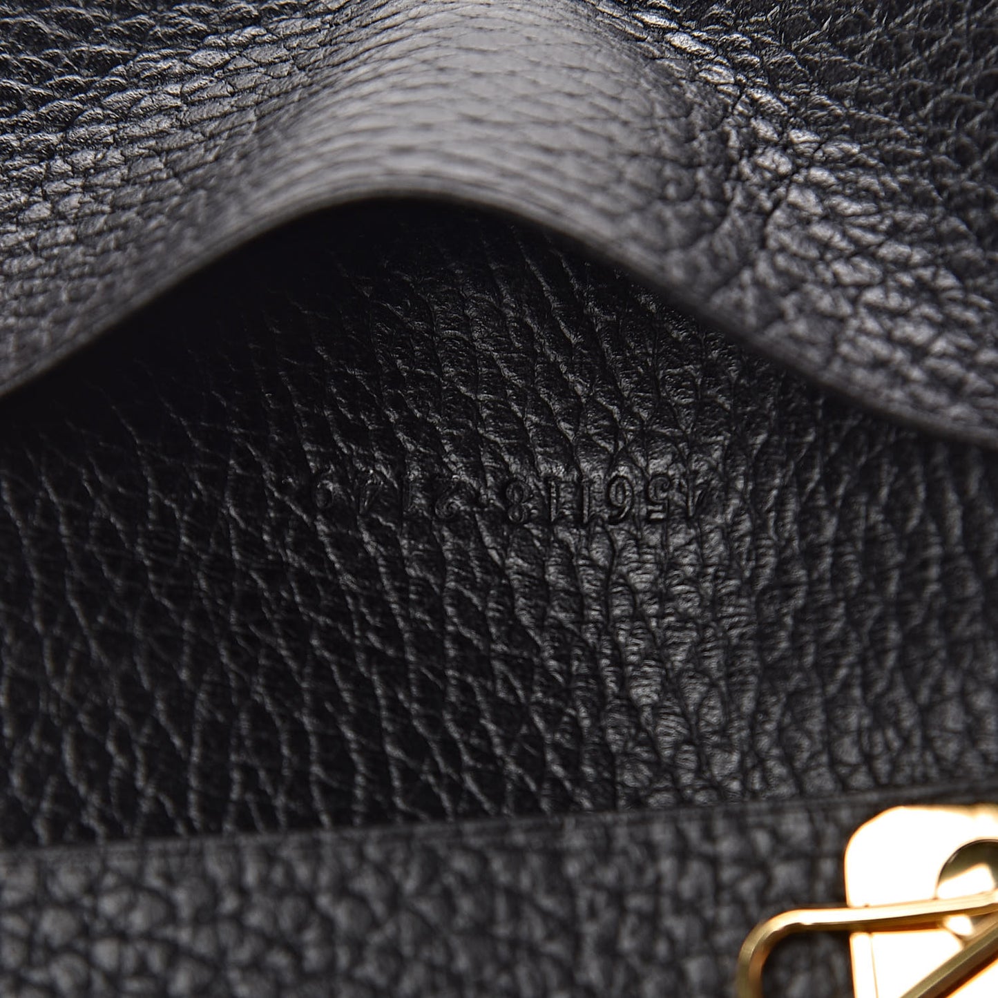 Pebbled Calfskin GG Marmont 6 Key Holder Black