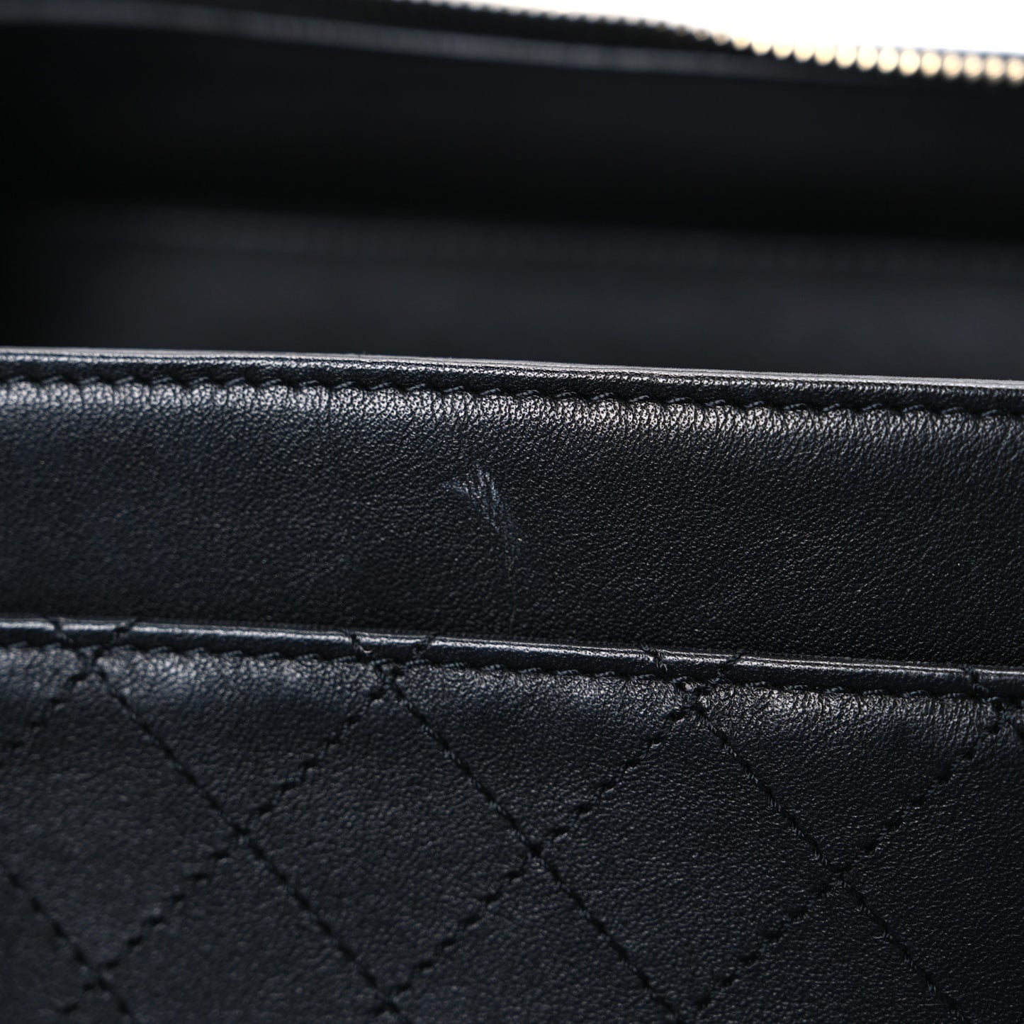 Caviar Quilted Large CC Filigree Vanity Case Black