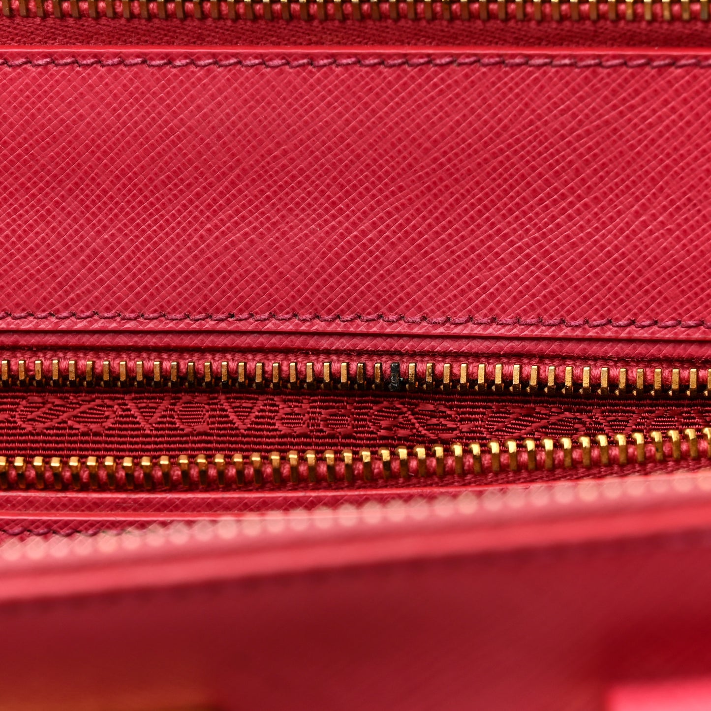 Saffiano Medium Galleria Double Zip Tote Peonia