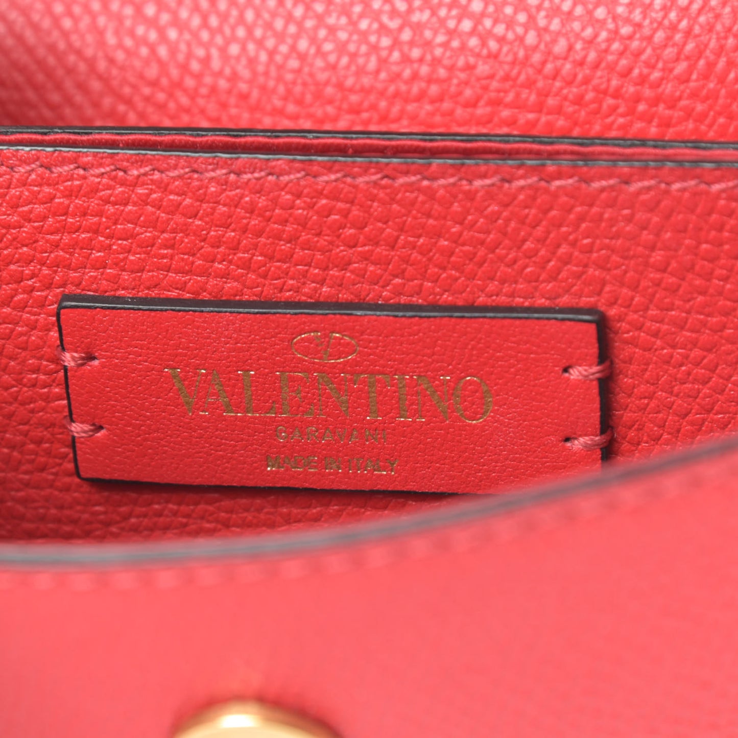 Grainy Calfskin Vlogo Compact Wallet with Chain Rouge Pur