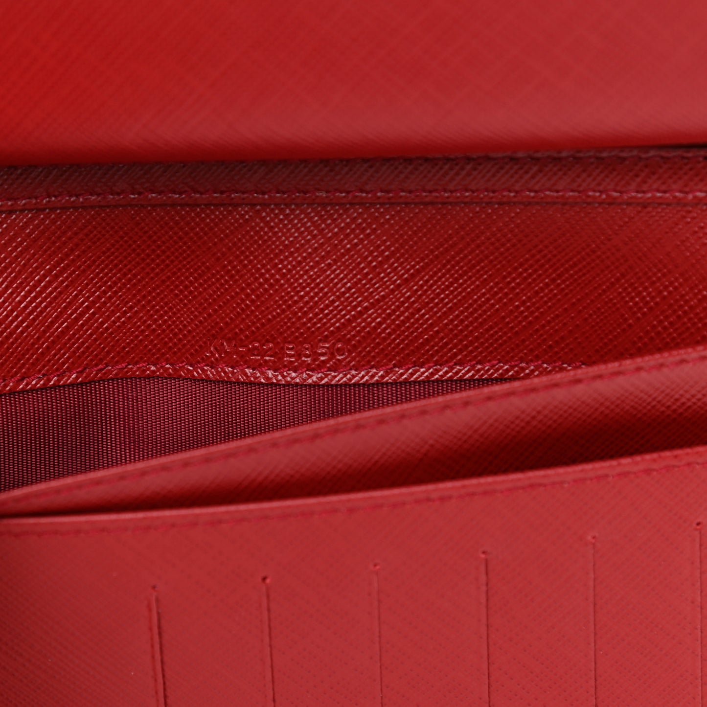 Hammered Calfskin Vara Bow Chain Wallet Red