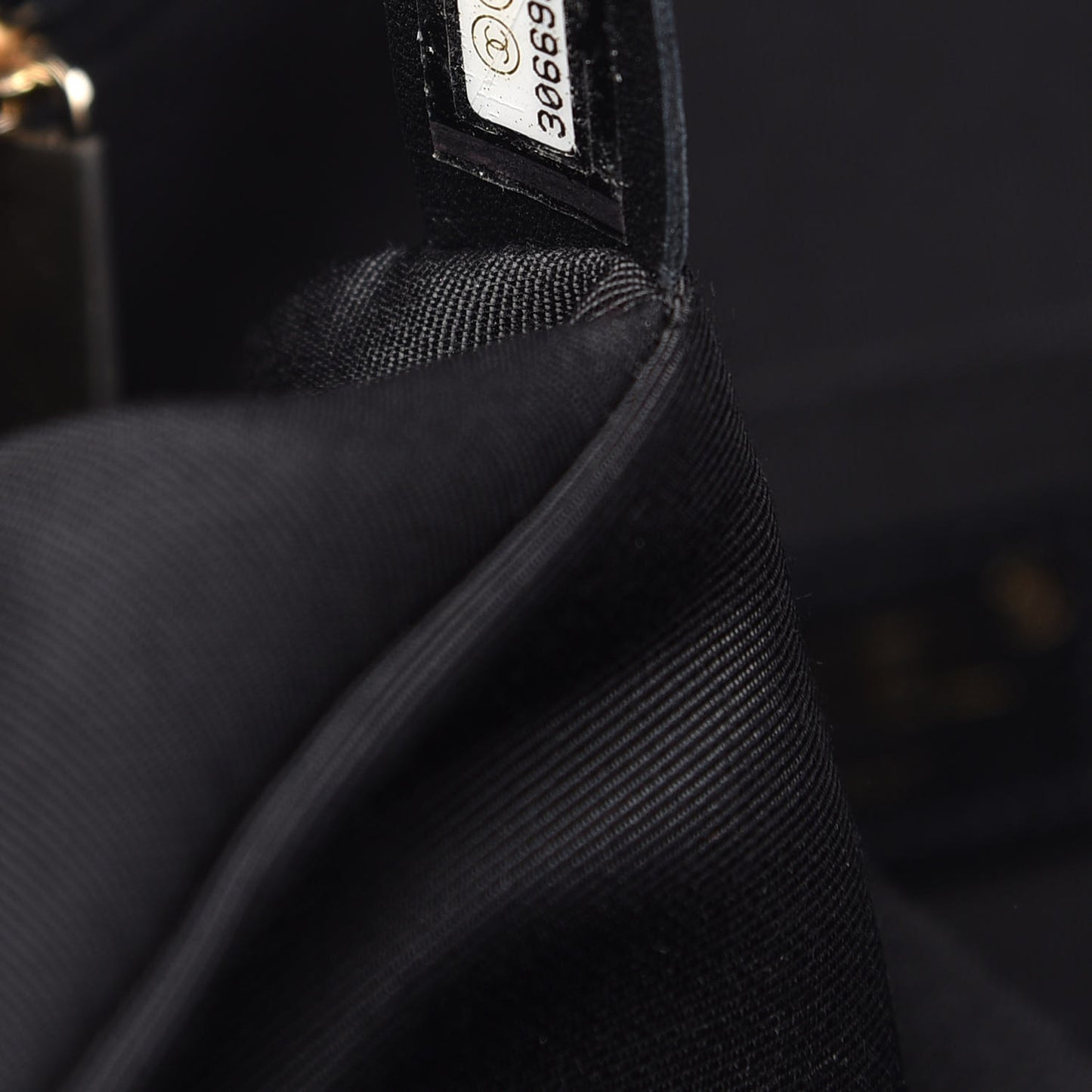 Calfskin Quilted Large Bubbly Flap Black