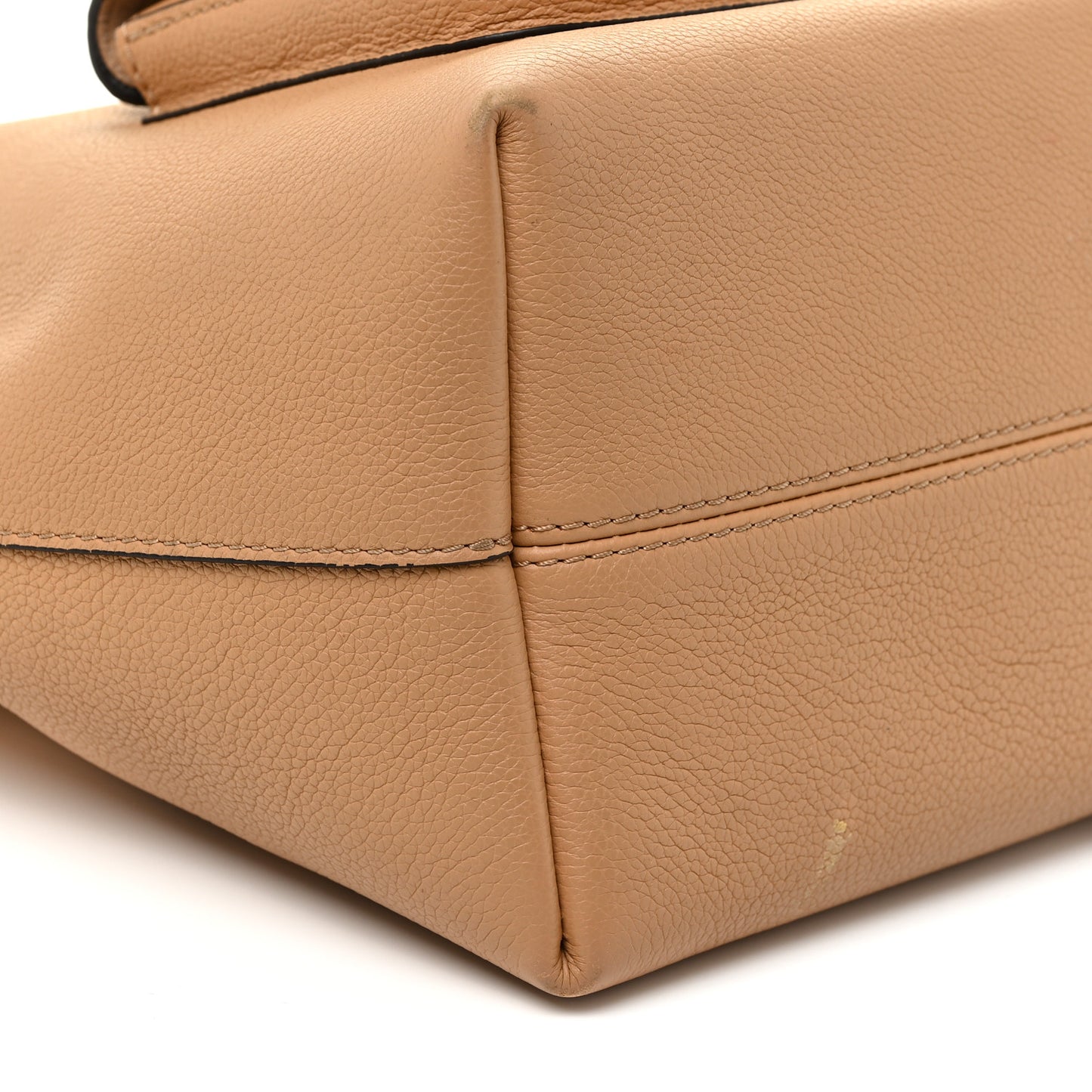Calfskin Lockme Bucket MM Arizona Beige