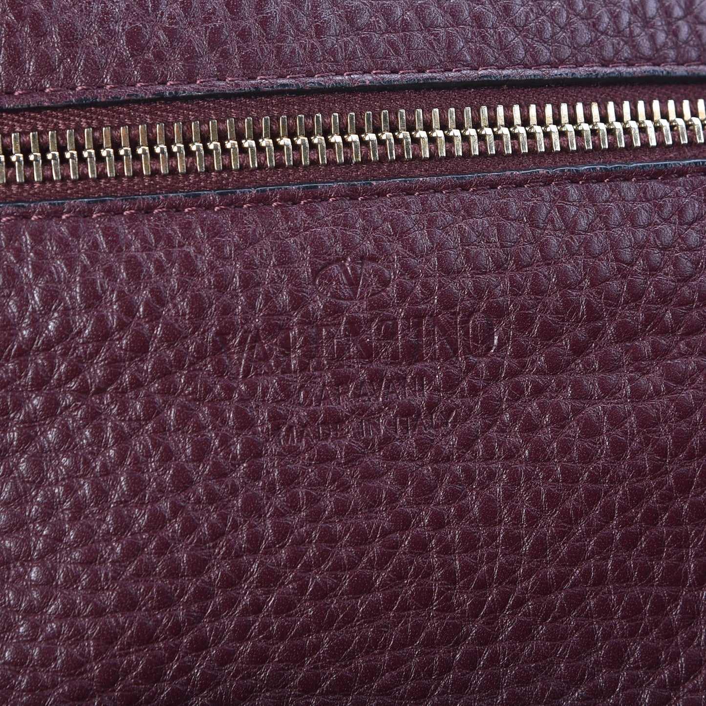 Pebbled Calfskin Medium Rockstud Tote Rubin