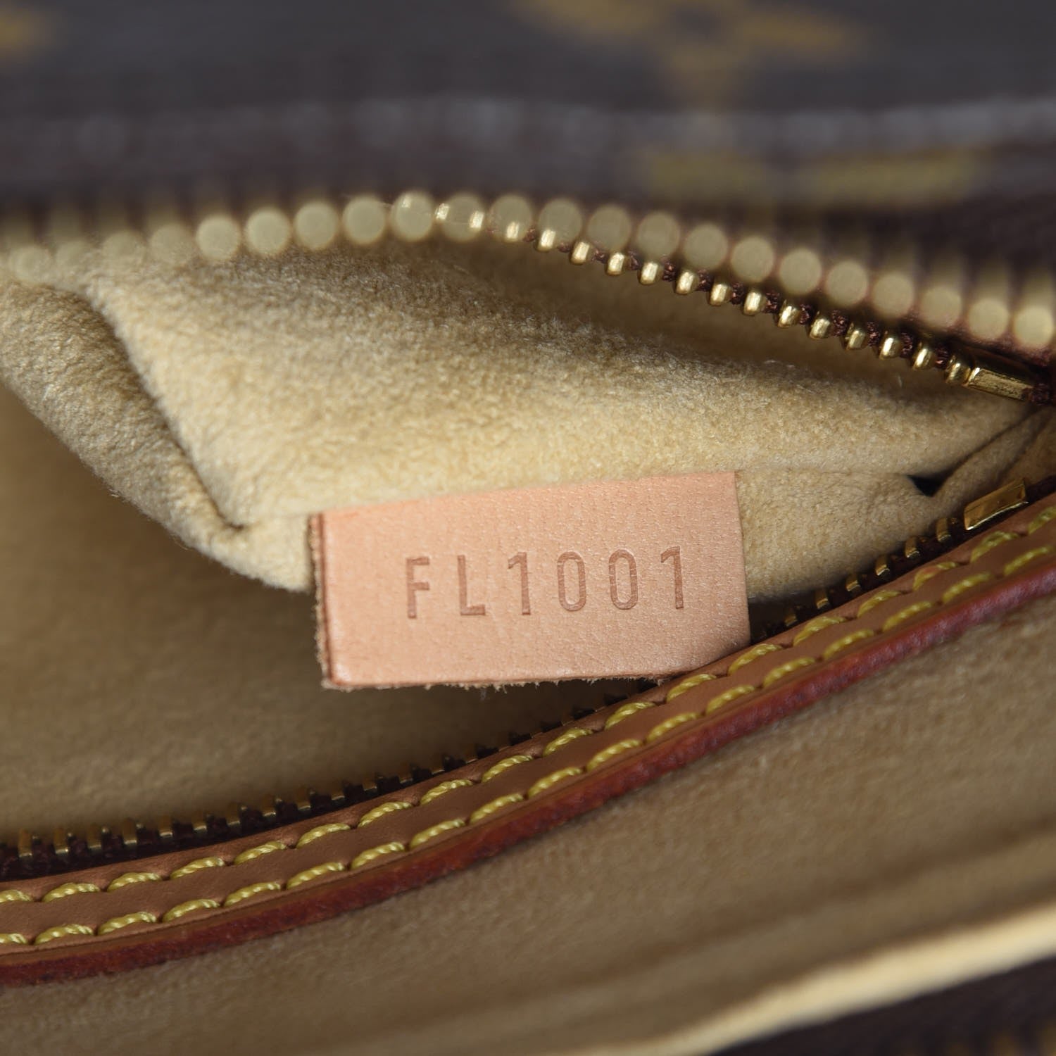 Louis Vuitton Monogram Looping MM 7 of 7