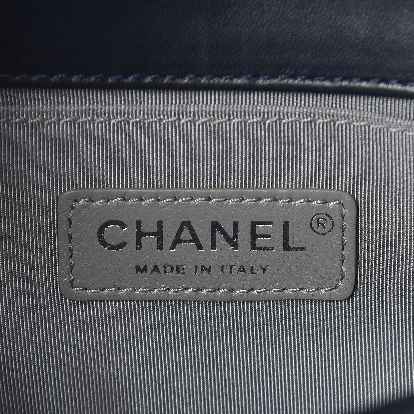 Velvet Quilted Small Boy Flap Marine Fonce