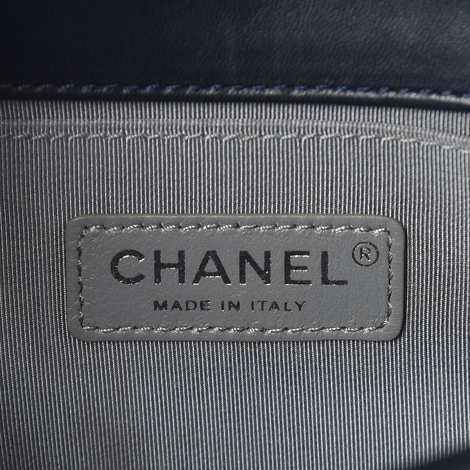 Chanel Velvet Quilted Small Boy Flap Marine Fonce 6 of 17