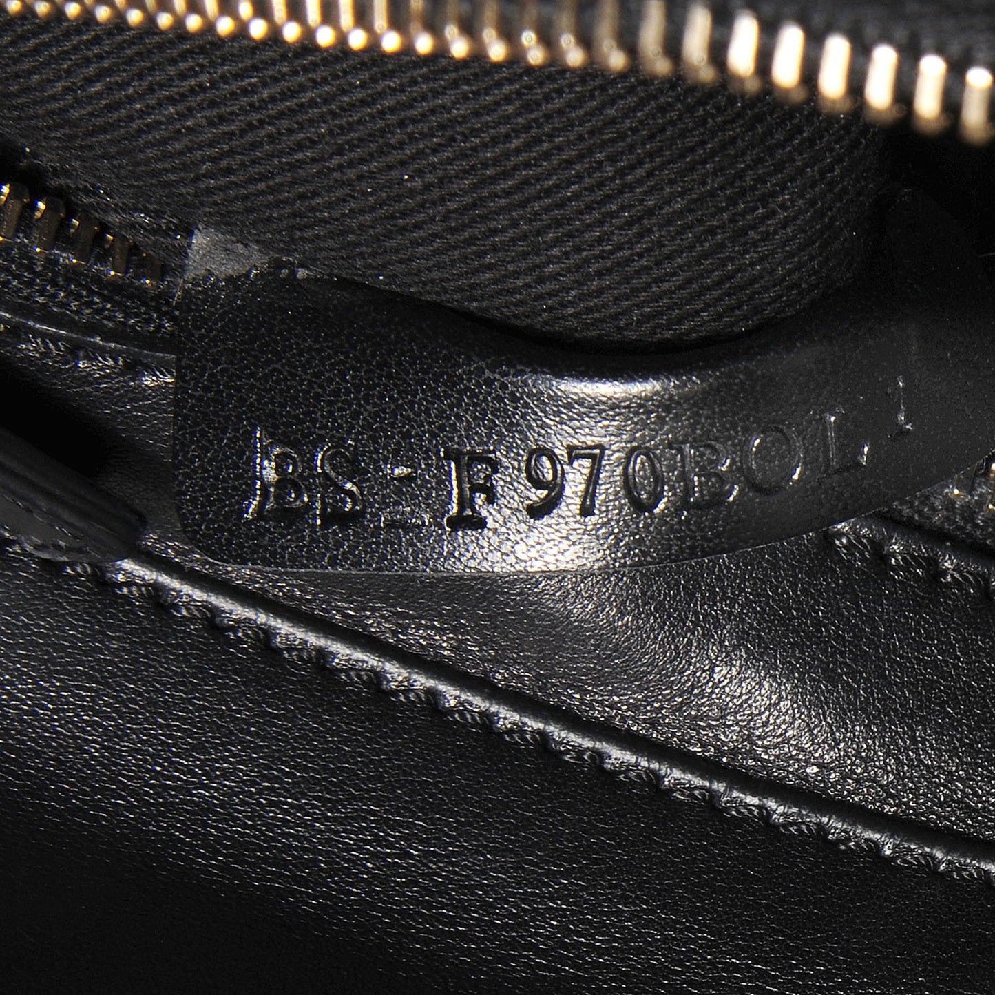 Vitello Medium Rockstud Tote Black