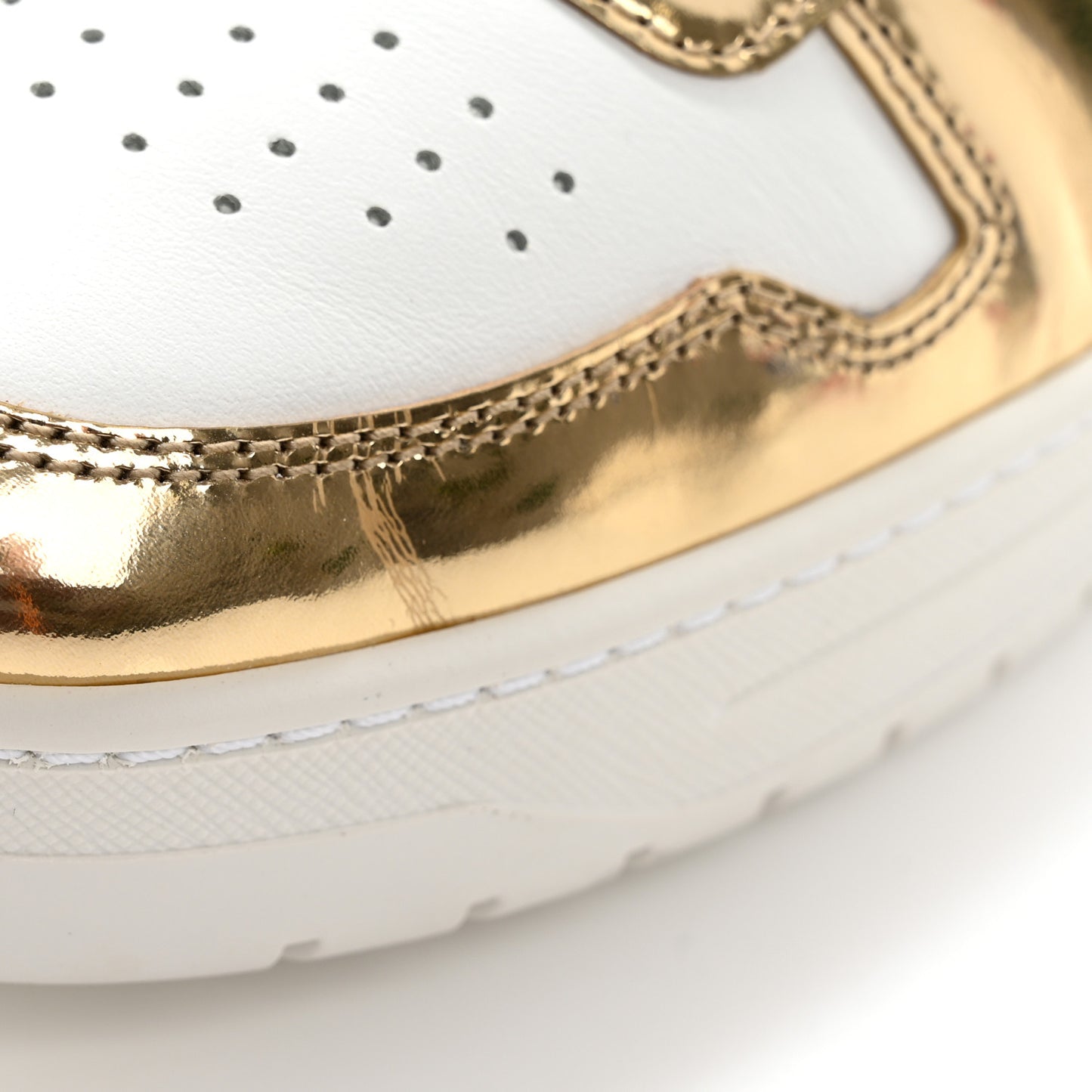 Vitello Metallic Calfskin Metal Triangle Logo Womens Downtown Low Top 30mm Sneakers 41 White Platino