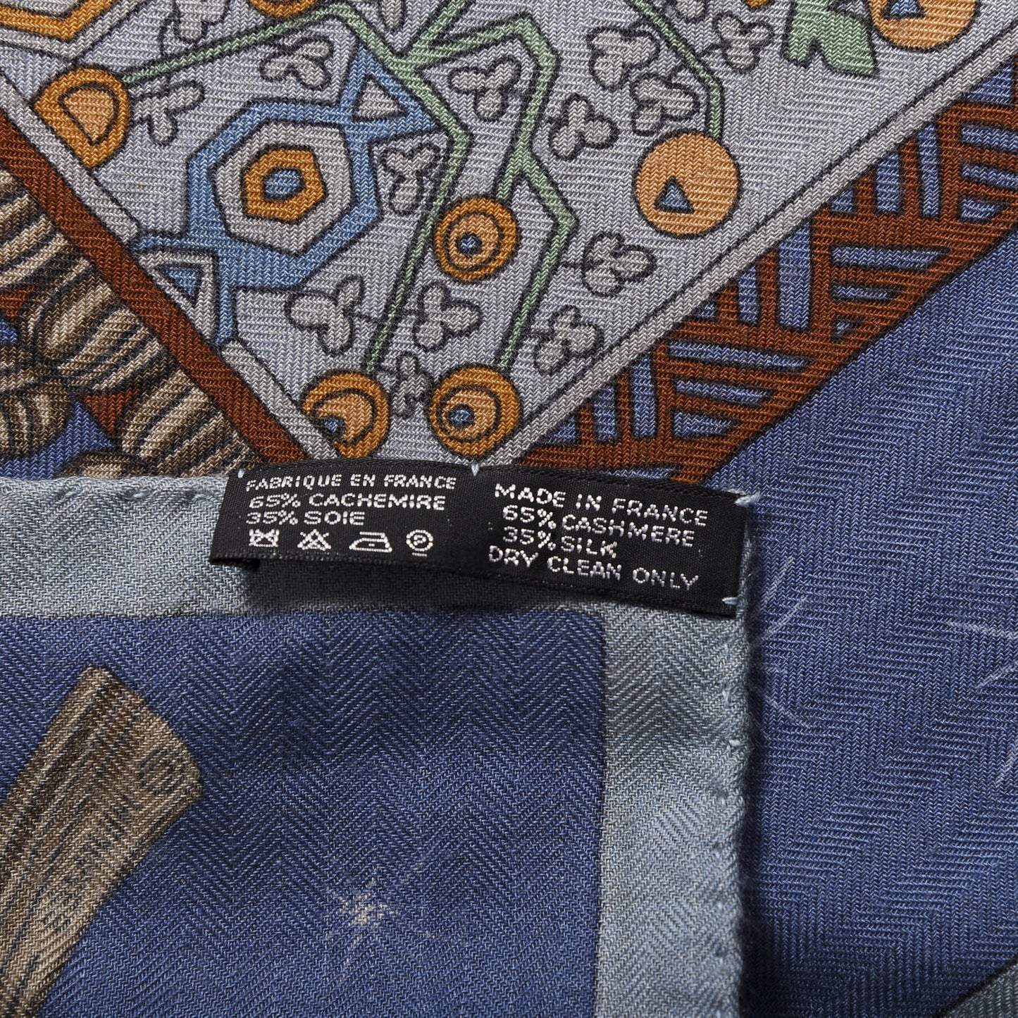 Cashmere Silk Sur Un Tapis Volant Shawl 140