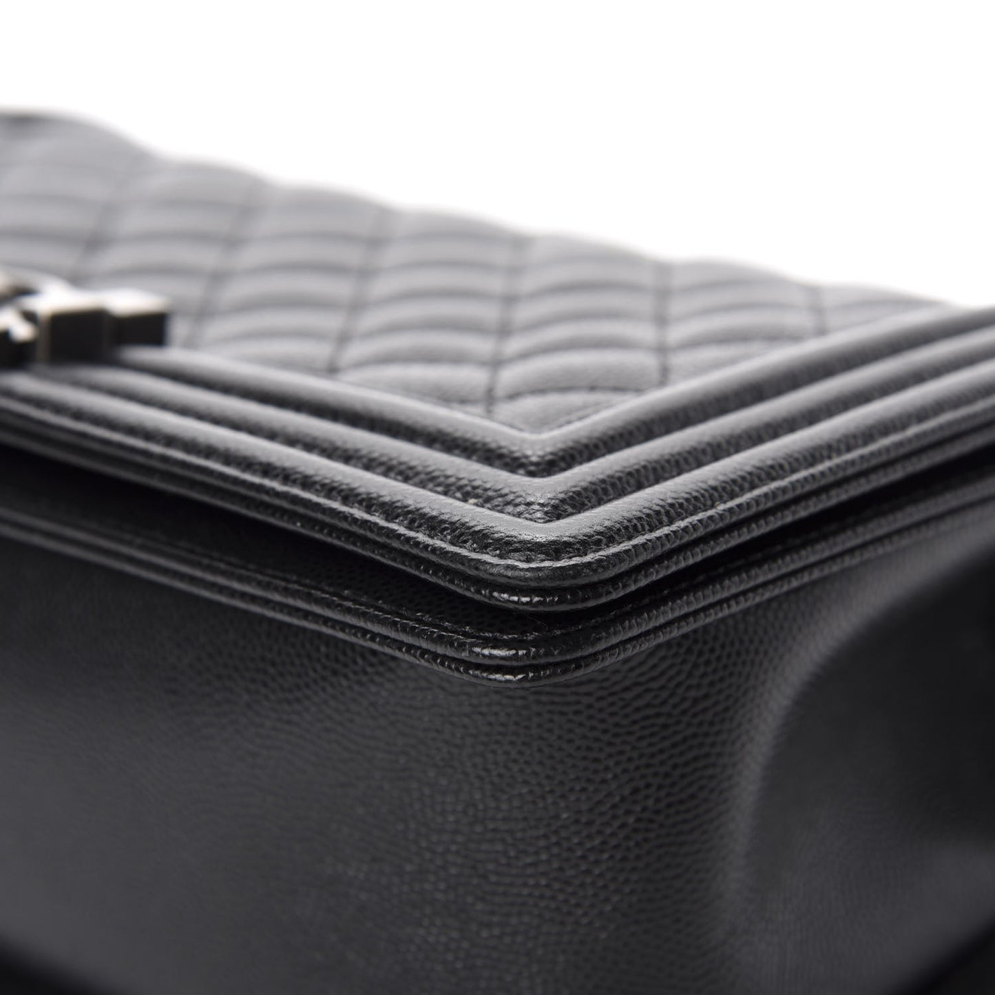 Caviar Quilted Medium Boy Flap Black