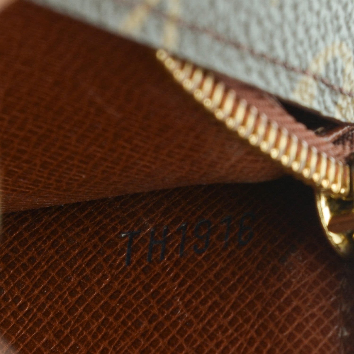 Louis Vuitton Monogram Sarah Wallet 7 of 8