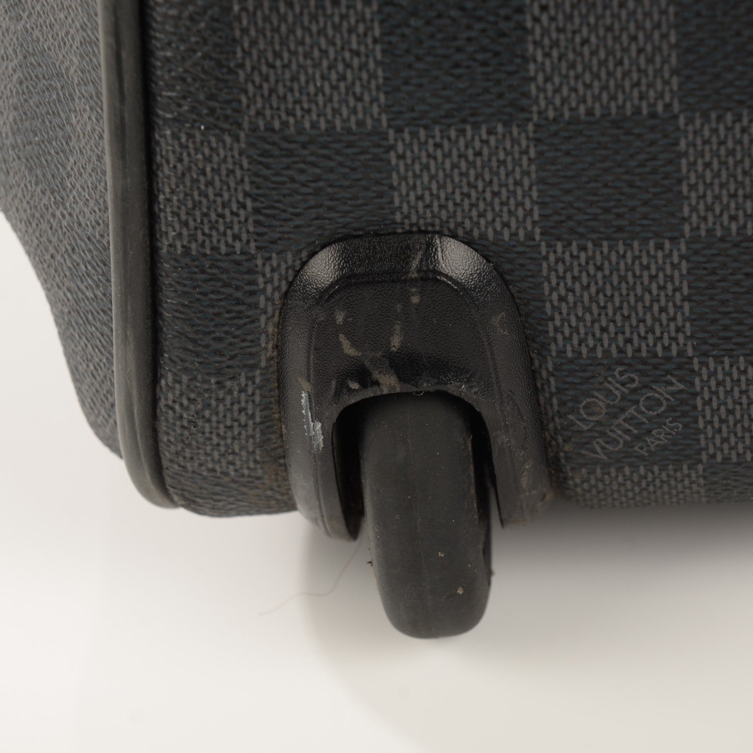 Louis Vuitton Damier Graphite Neo Eole 65 10 of 10