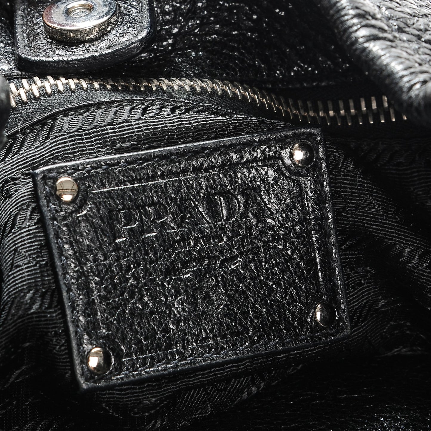 Cervo Lux Chain Shoulder Bag Nero Black