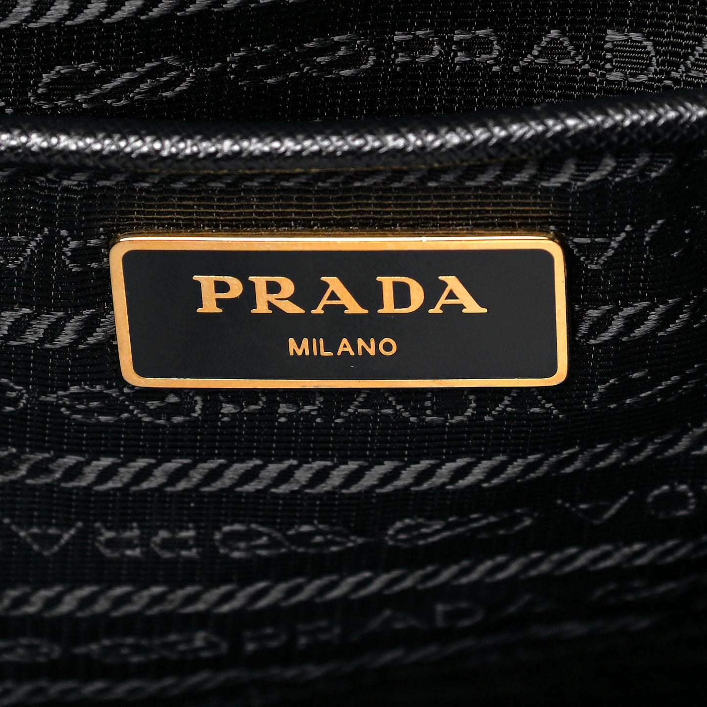 Saffiano Medium Galleria Double Zip Tote Black