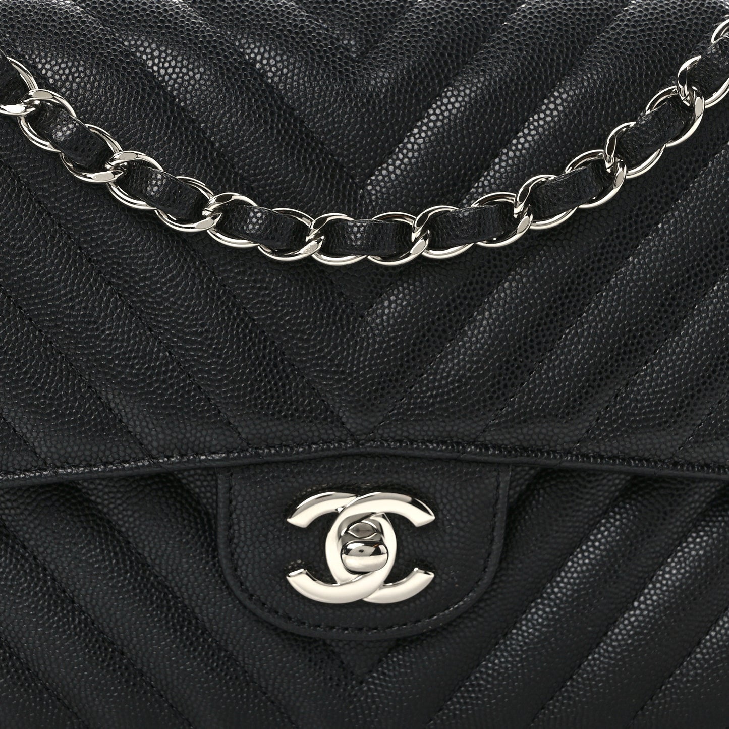 Caviar Chevron Quilted Medium Double Flap Black