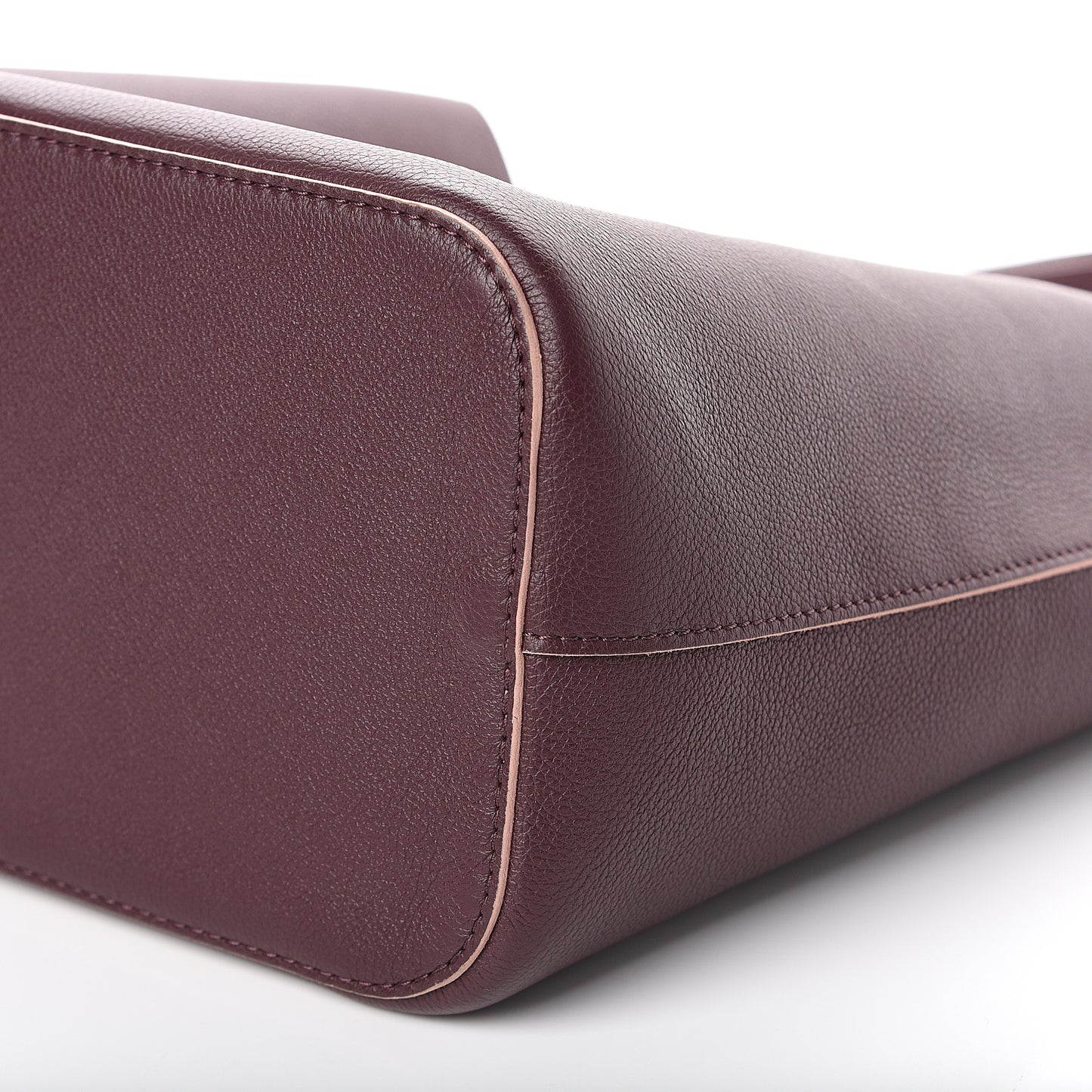 Calfskin Lockme Bucket Prune