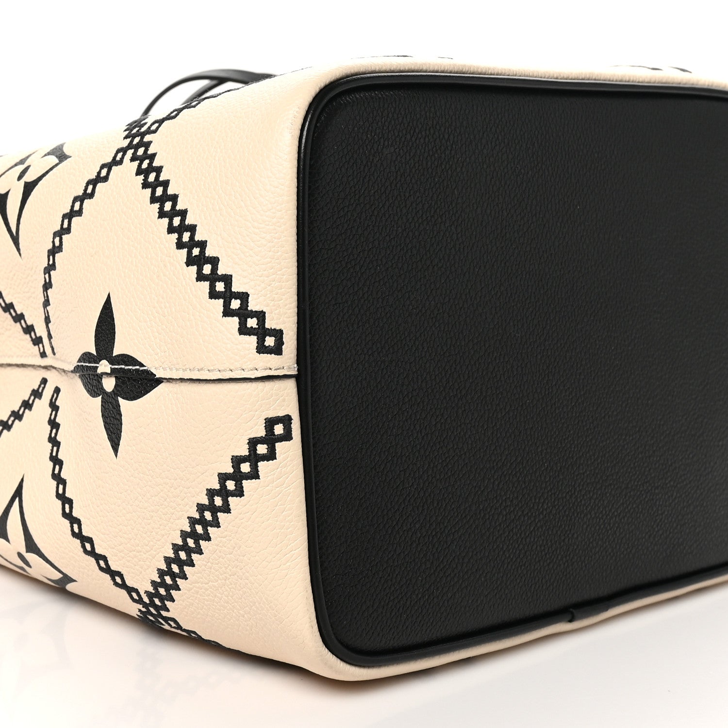 Louis Vuitton Empreinte Monogram Giant Broderies Neonoe MM Cream Black 10 of 11