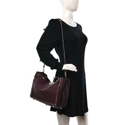 Valentino Garavani Pebbled Calfskin Medium Rockstud Tote Rubin 2 of 9