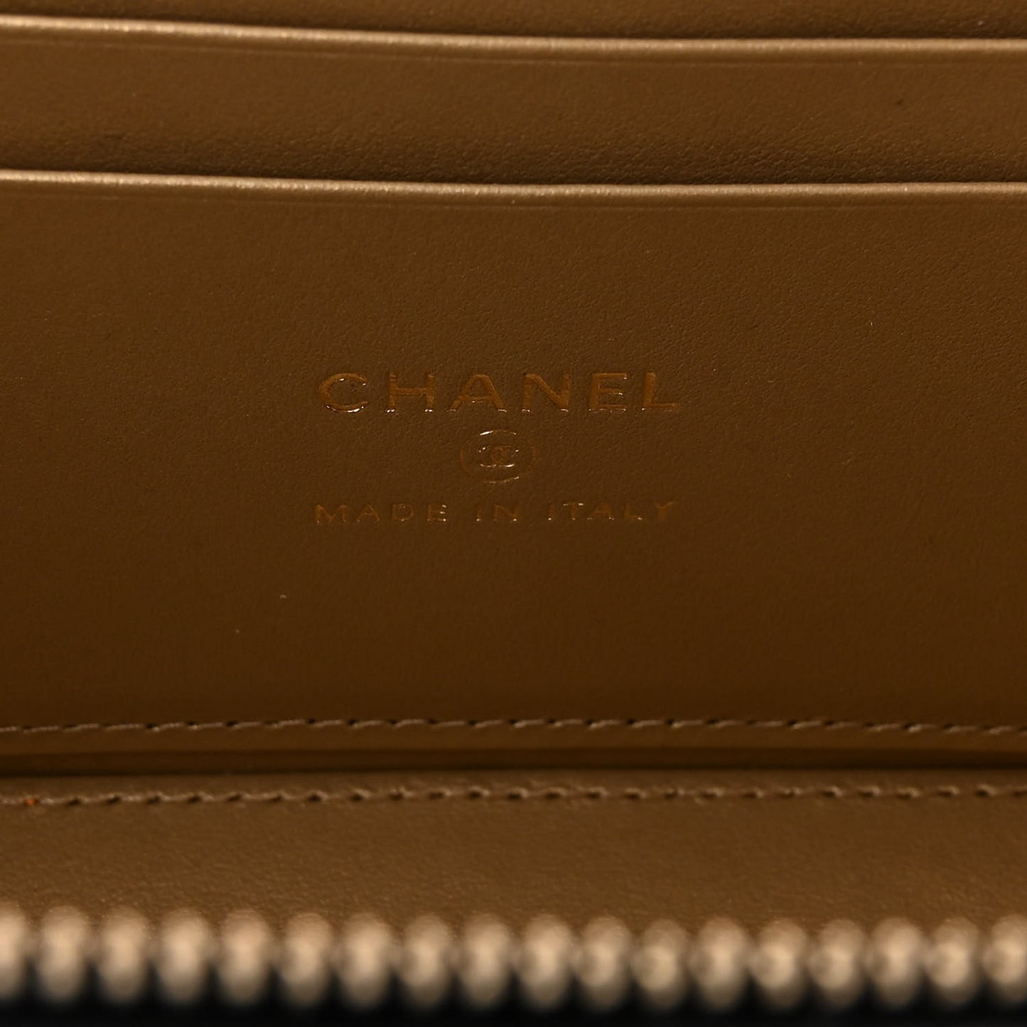 Lambskin Quilted Small Pearl Crush Vanity Case With Chain Black