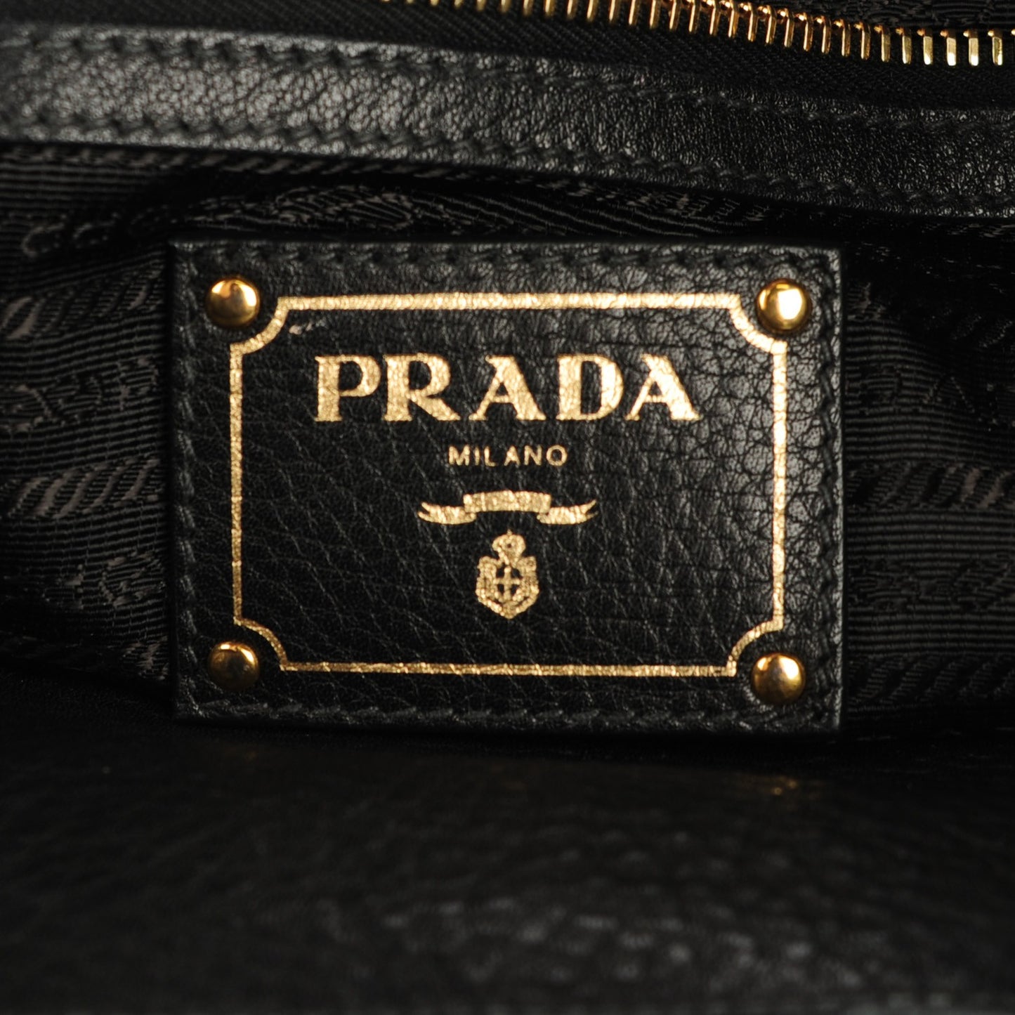 Vitello Daino Pushlock Tote Black