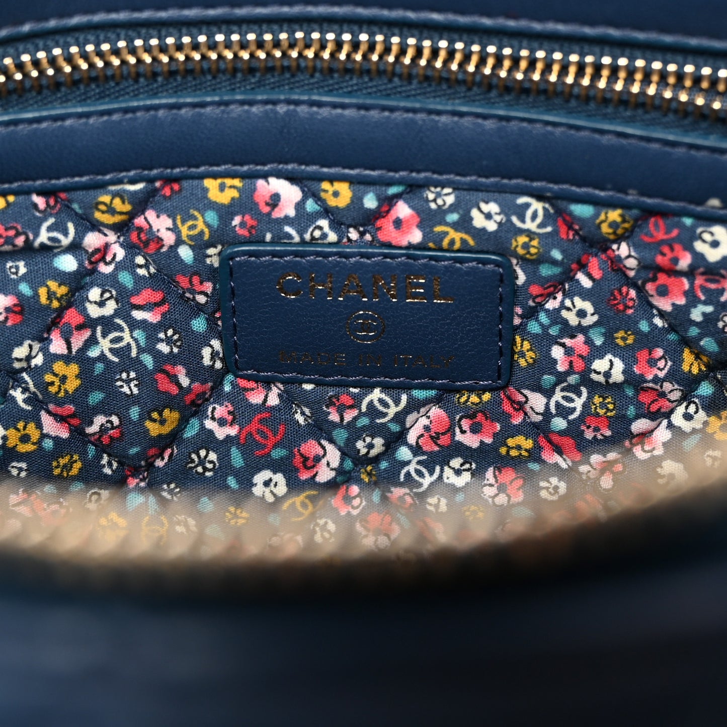 Lambskin Quilted Medium Cuba Cosmetic Case Navy