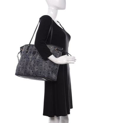 MCM Visetos Medium Reversible Shopper Tote Black 2 of 23