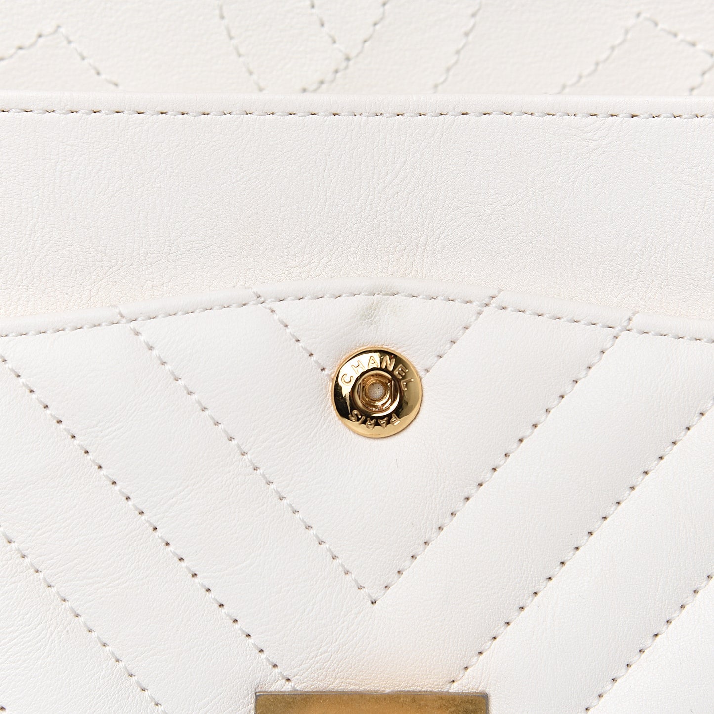 Aged Calfskin Chevron Quilted 2.55 Reissue 225 Flap White