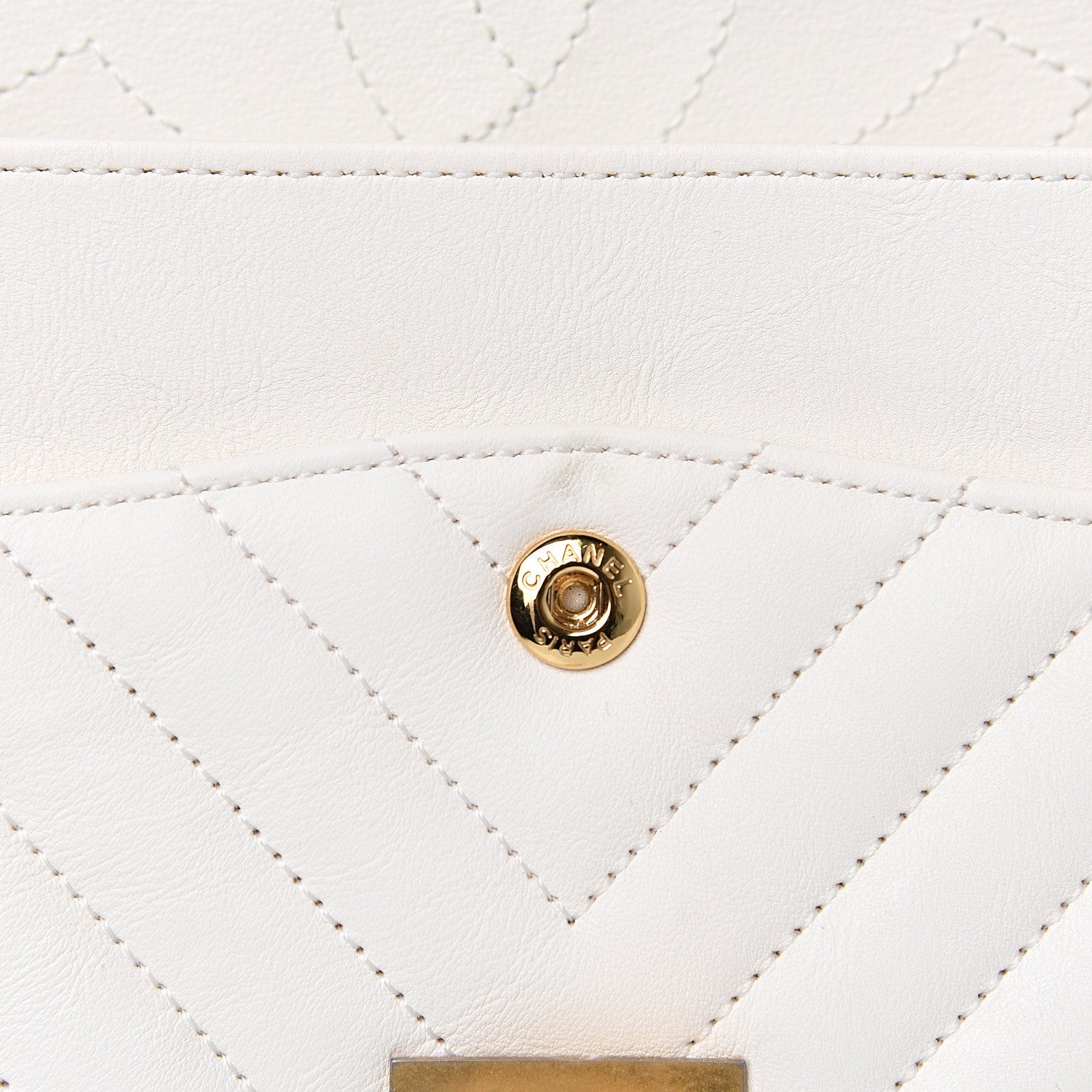 Chanel Aged Calfskin Chevron Quilted 2.55 Reissue 225 Flap White 11 of 12