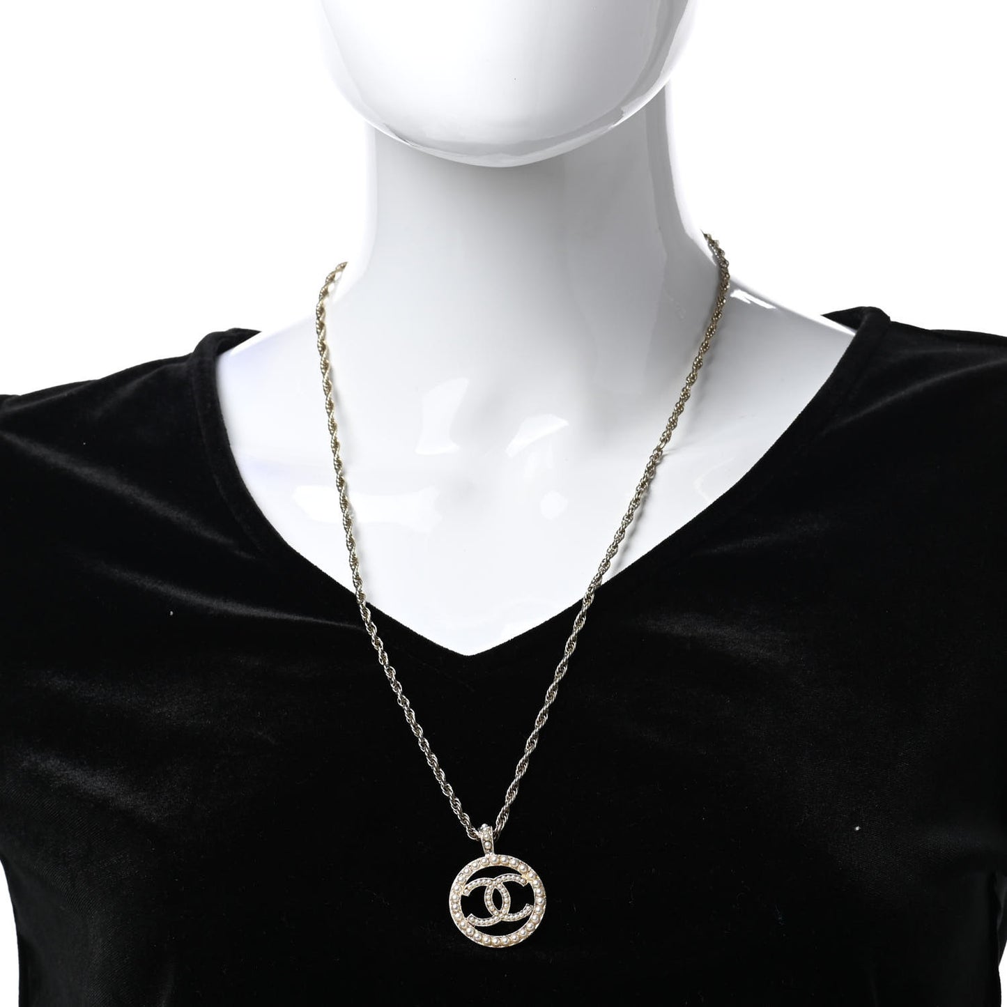 Pearl CC Round Pendant Necklace Gold