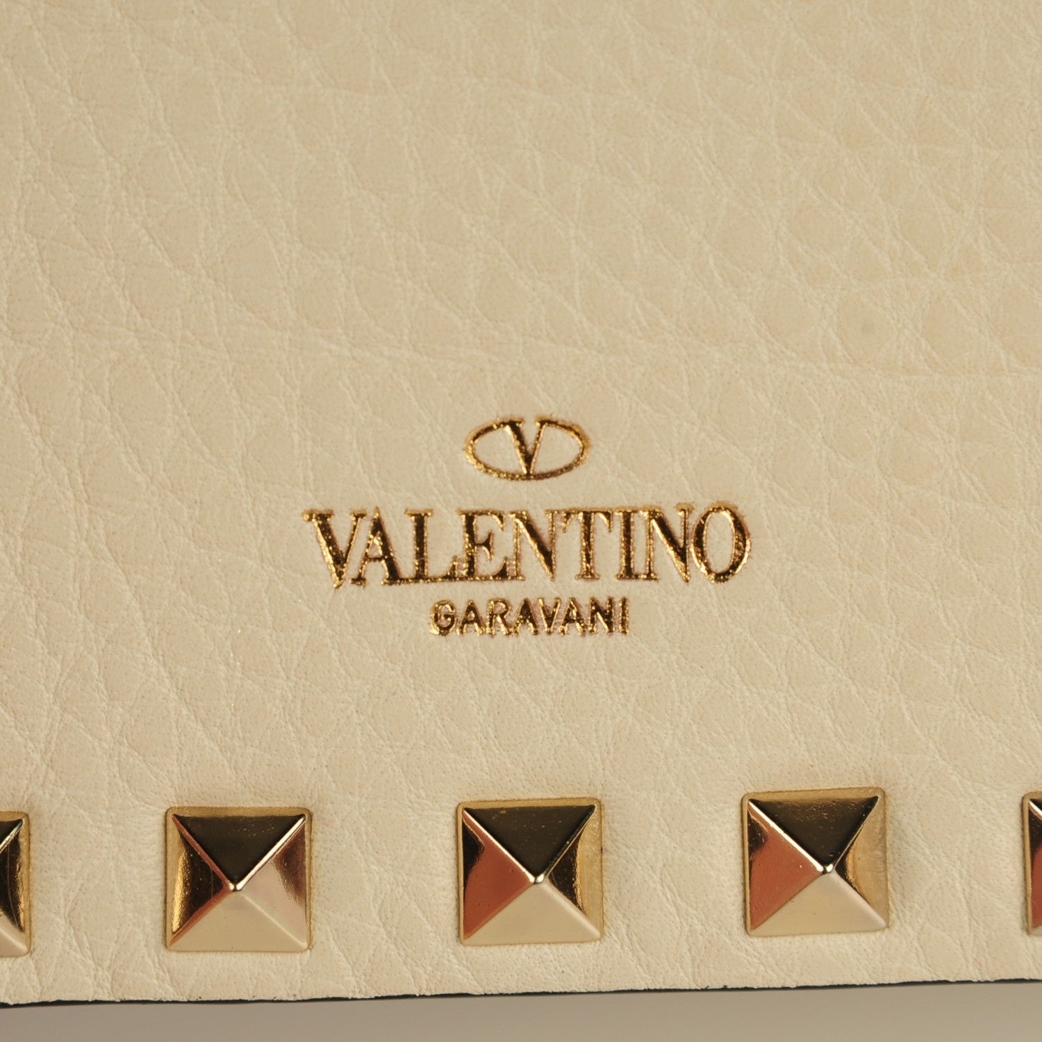 Valentino Garavani Pebbled Calfskin Rockstud Wallet on Chain Light Ivory 5 of 8