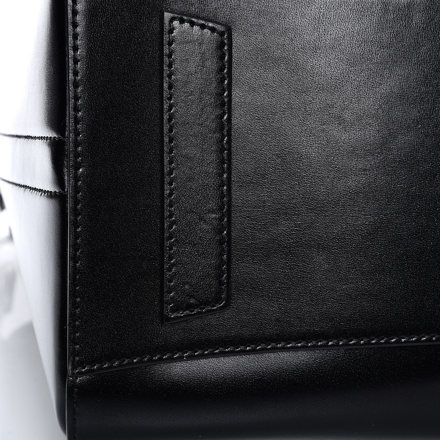 Shiny Lord Calfskin Medium Antigona Black