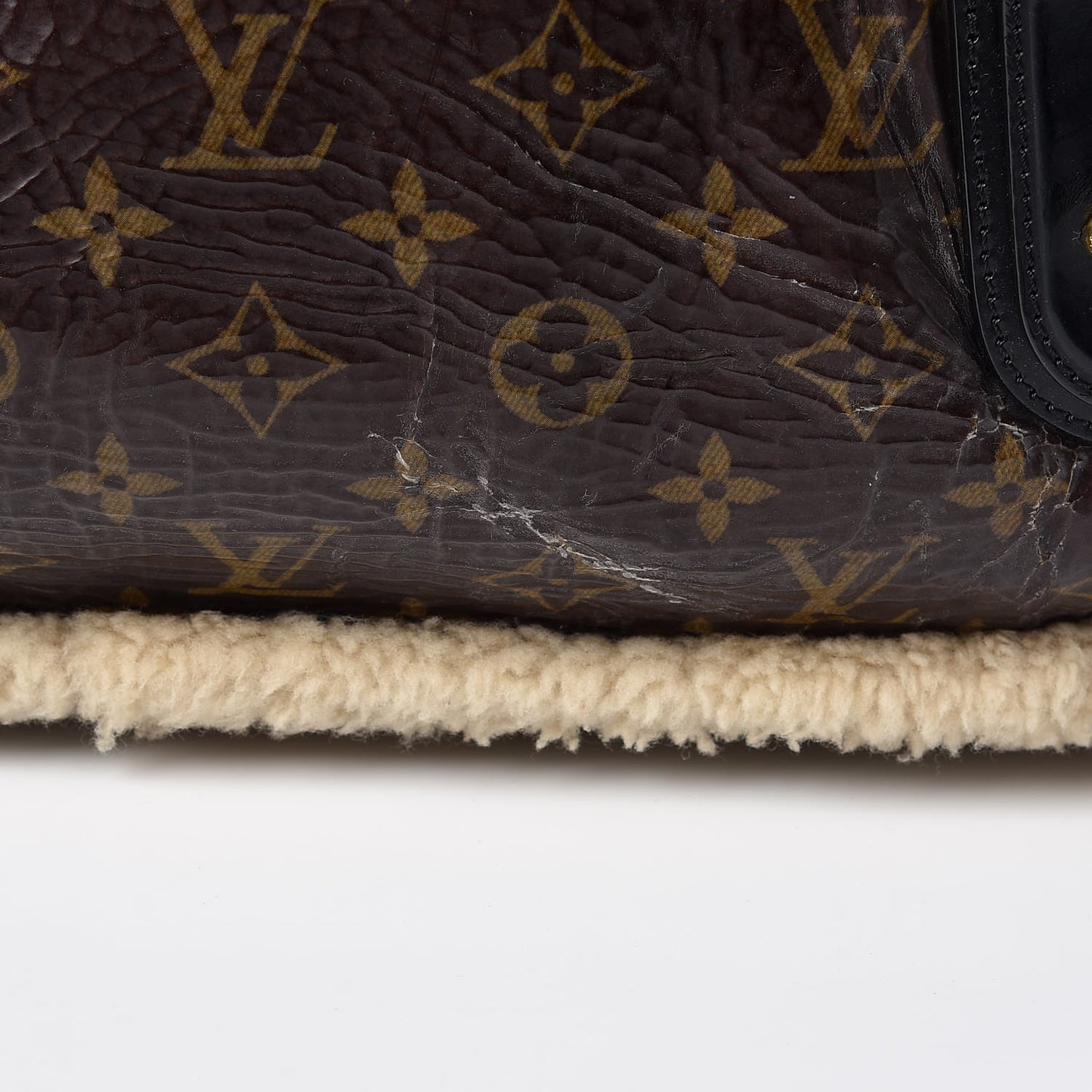 Patent Monogram Shearling Sac Thunder