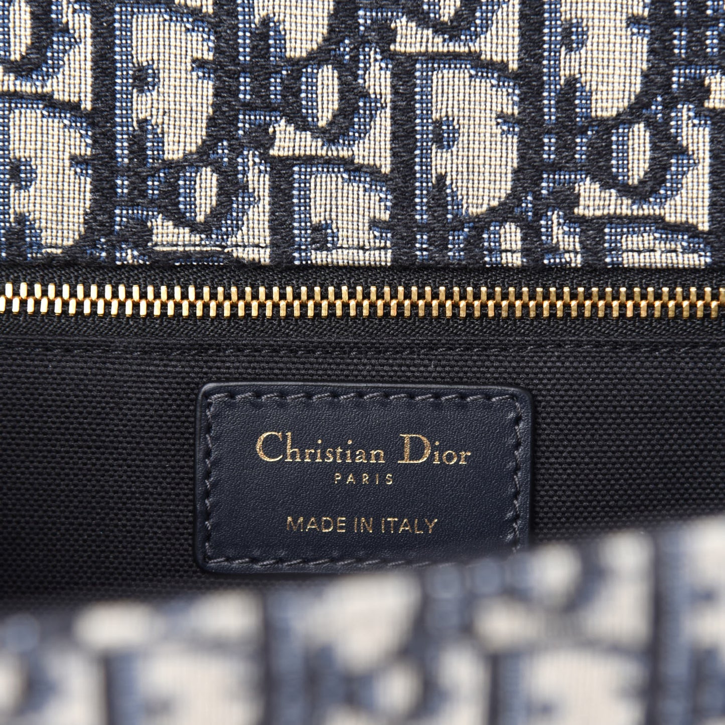 Oblique 30 Montaigne Chain Flap Bag Blue