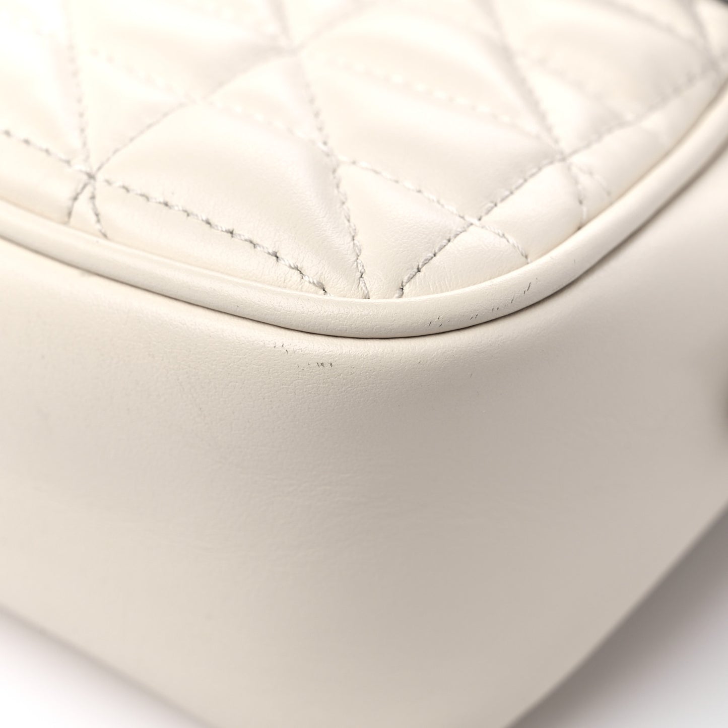 Calfskin Matelasse Aria Small GG Marmont Chain Shoulder Bag Mystic White