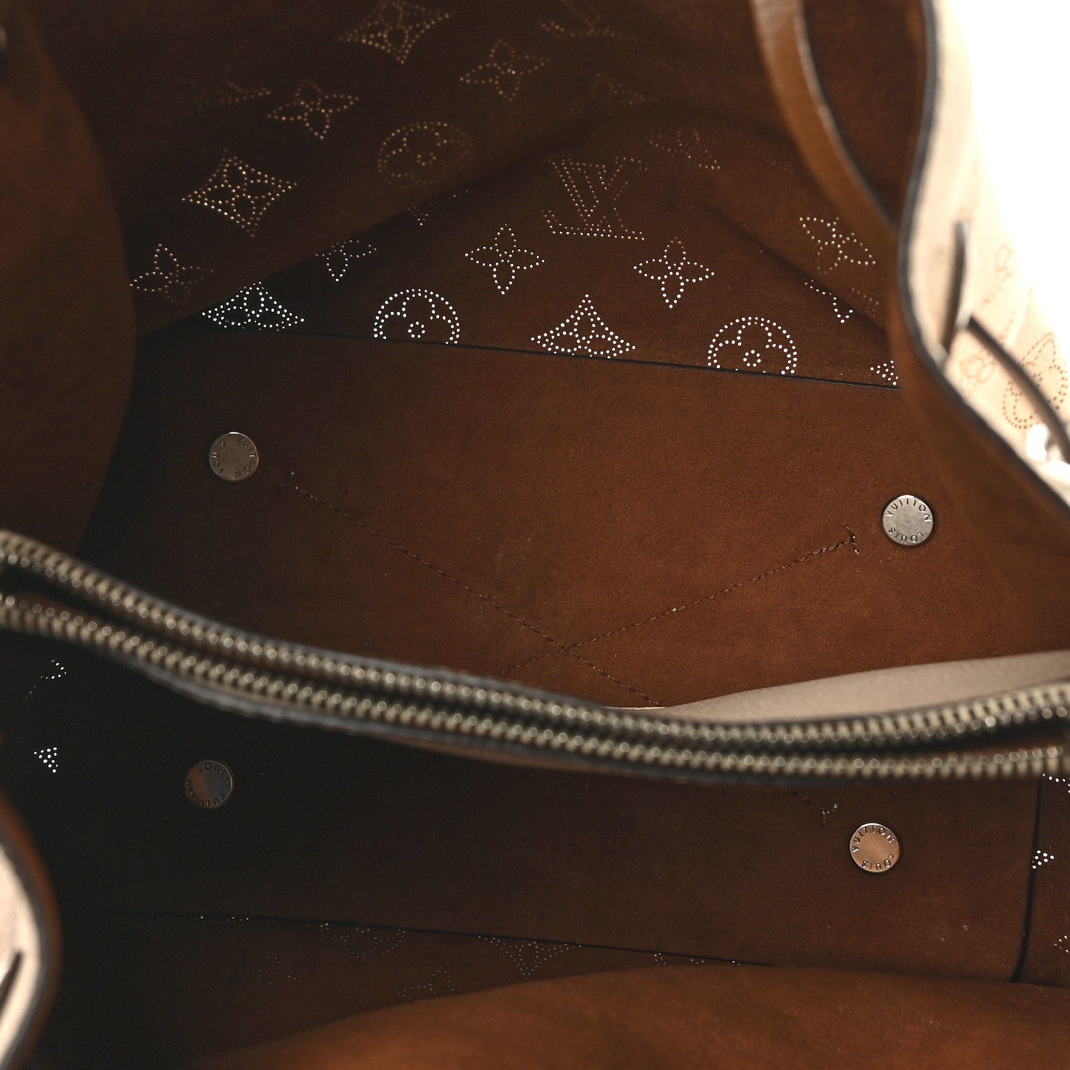 Louis Vuitton Mahina Muria Creme 5 of 9