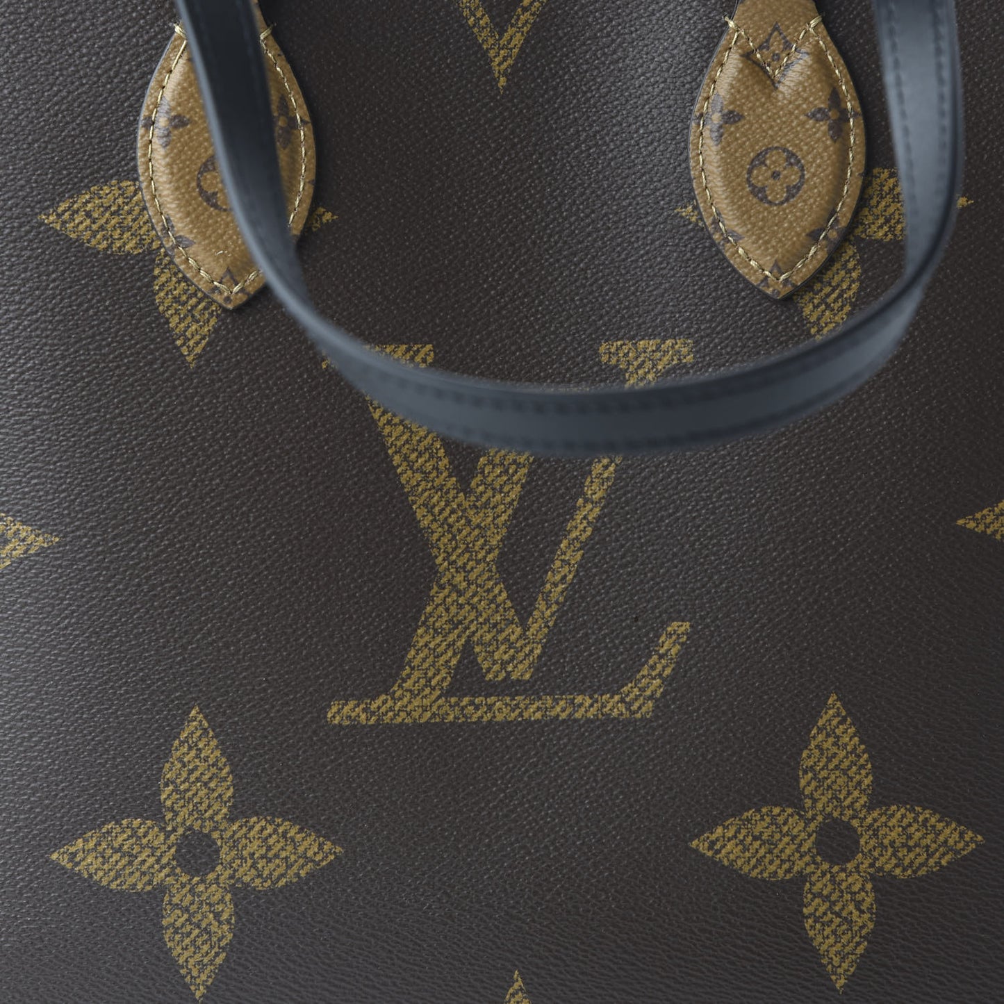 Reverse Monogram Giant Onthego MM