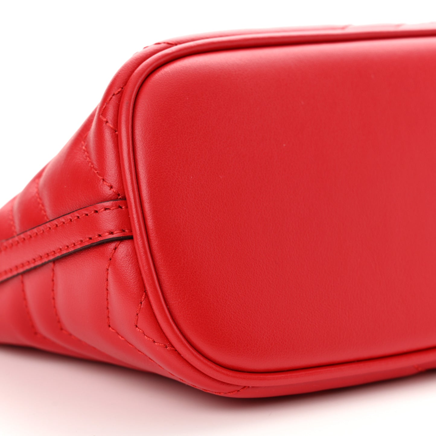 Calfskin Matelasse Chevron GG Marmont Sling Shoulder Bag Rosso