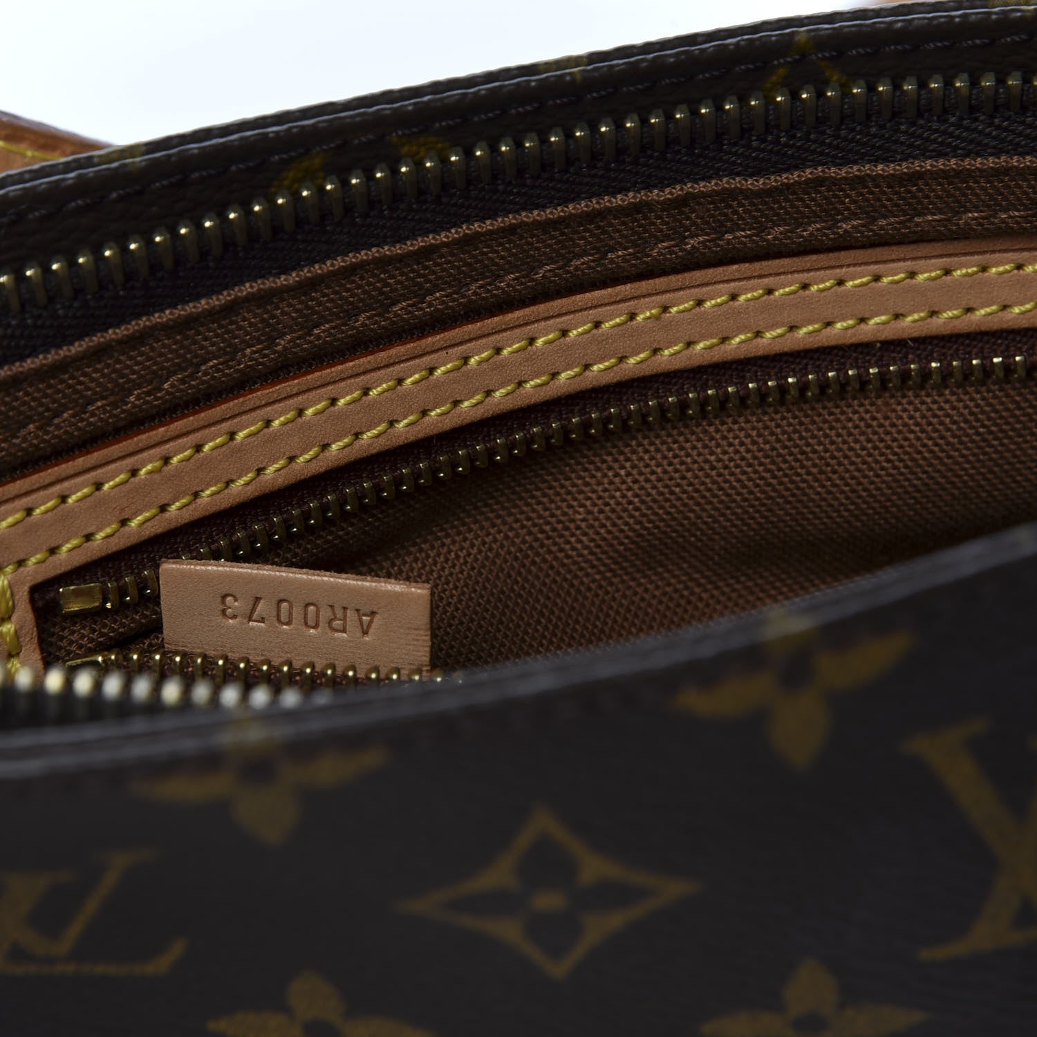 Louis Vuitton Monogram Trotteur 7 of 9