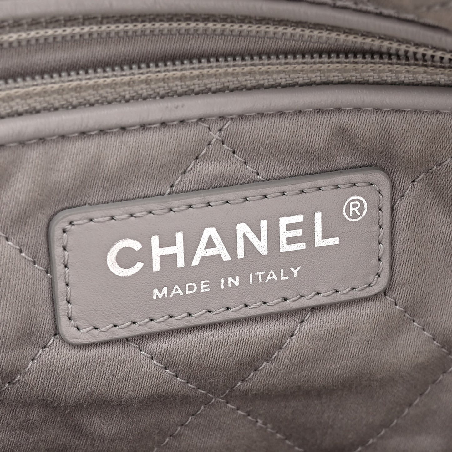 Metallic Shaded Calfskin Quilted Chanel 22 White Silver