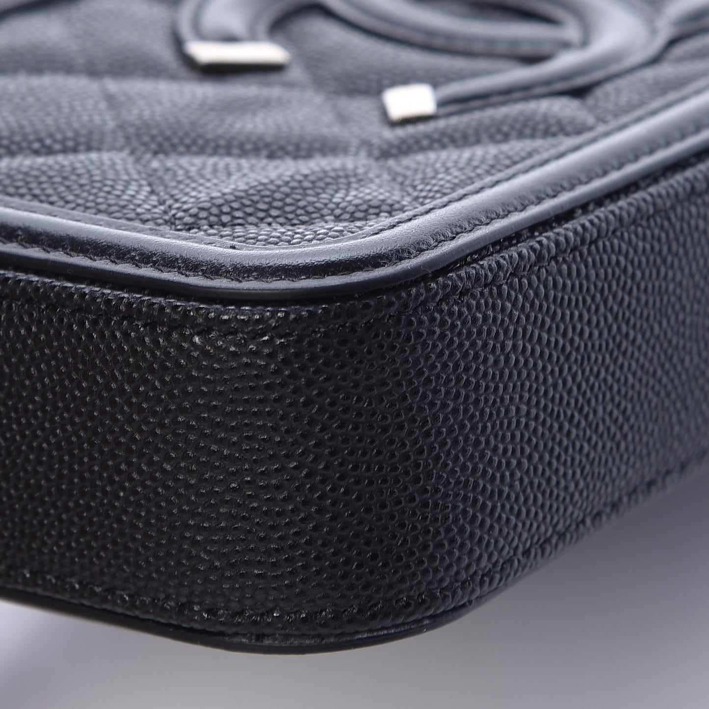 Caviar Quilted CC Filigree Clutch With Chain Black