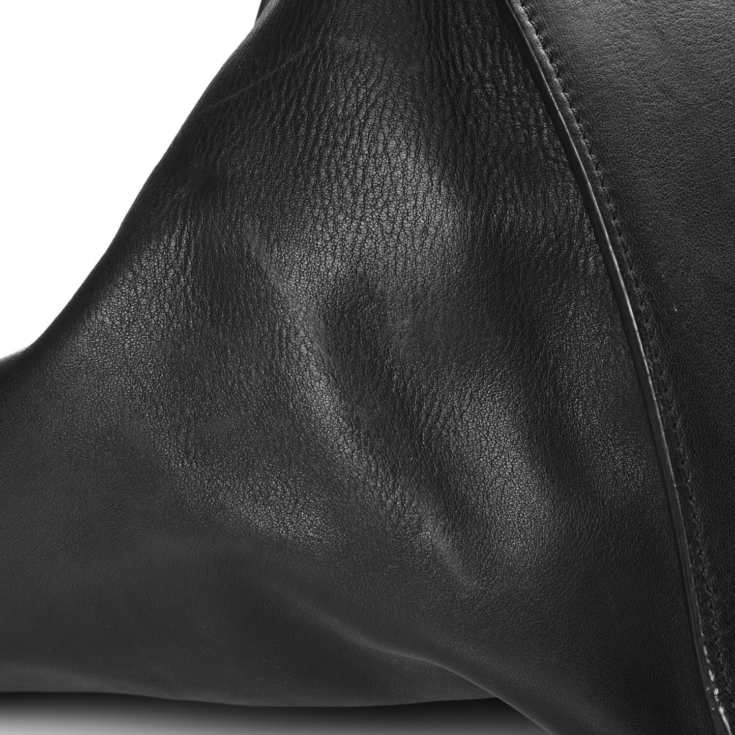 Smooth Calfskin Medium Phantom Luggage Black