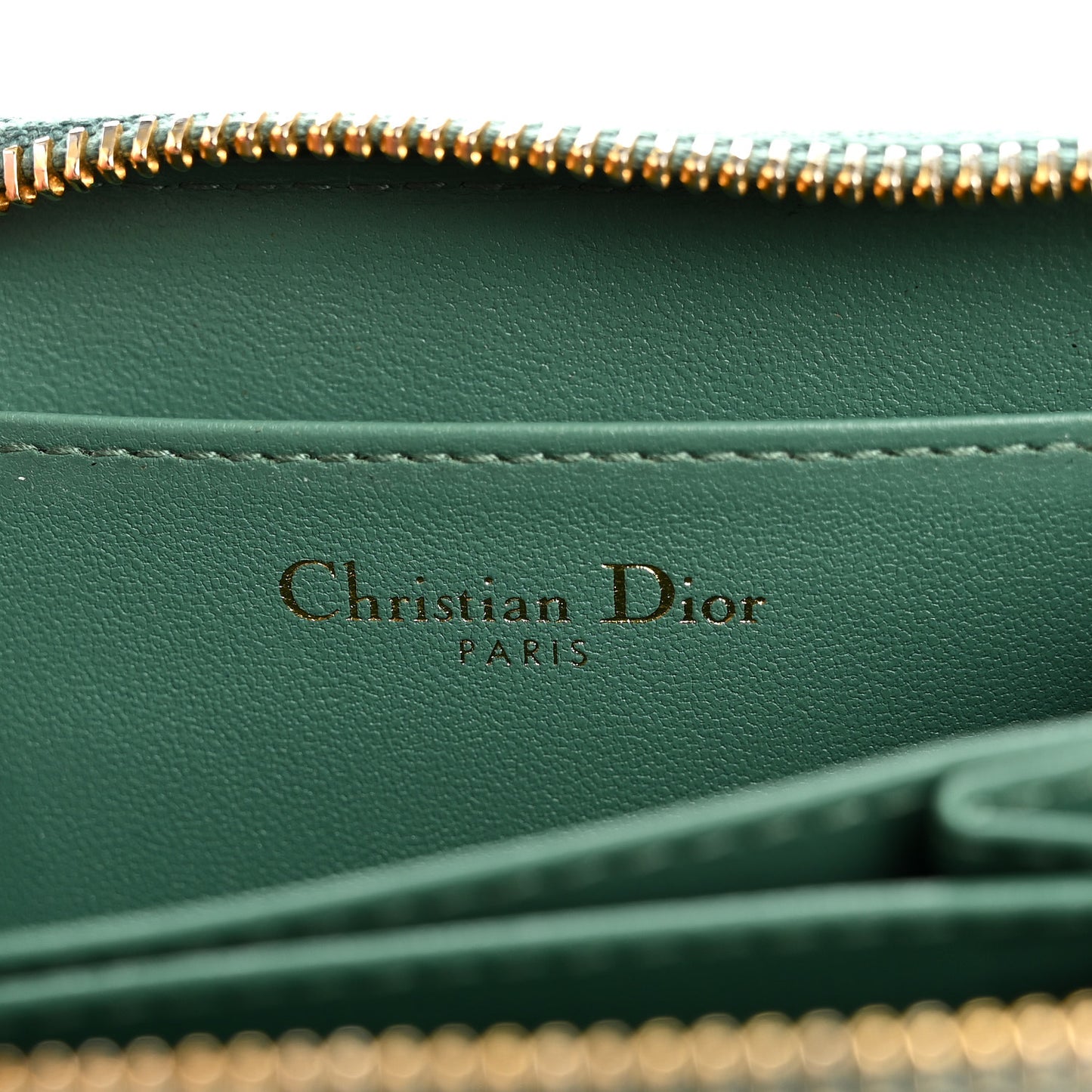 Grained Calfskin Supple Cannage Caro Scarlet Zipped Wallet Vert Tundra
