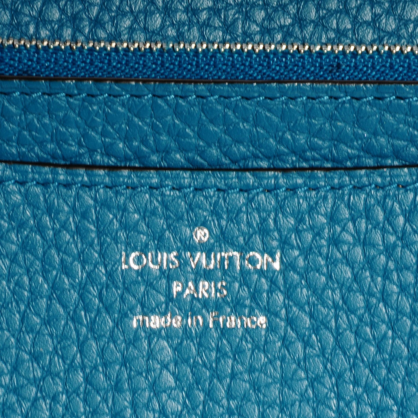 Taurillon Vivienne LV Long Wallet Bleu Canard