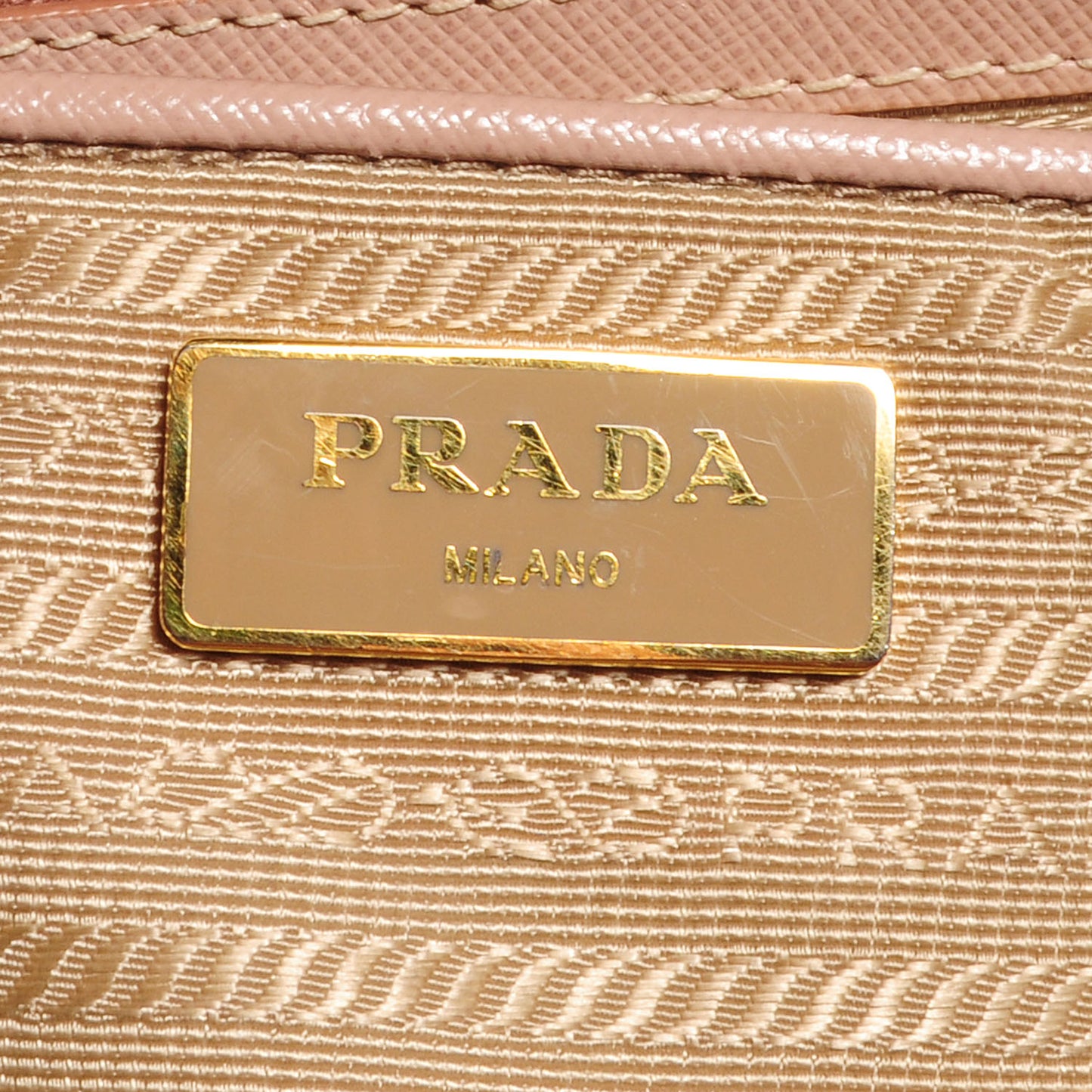 Saffiano Lux Medium Double Zip Tote Cammeo