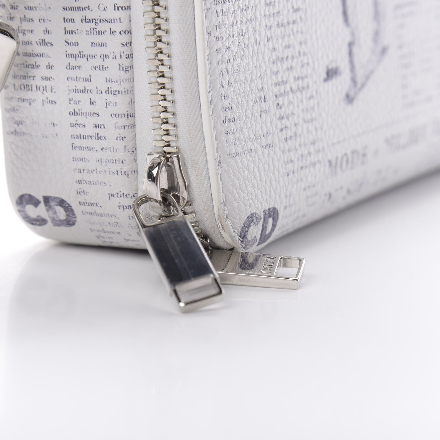 Christian Dior X DANIEL ARSHAM Grained Calfskin Newspaper Messenger White 12 of 14