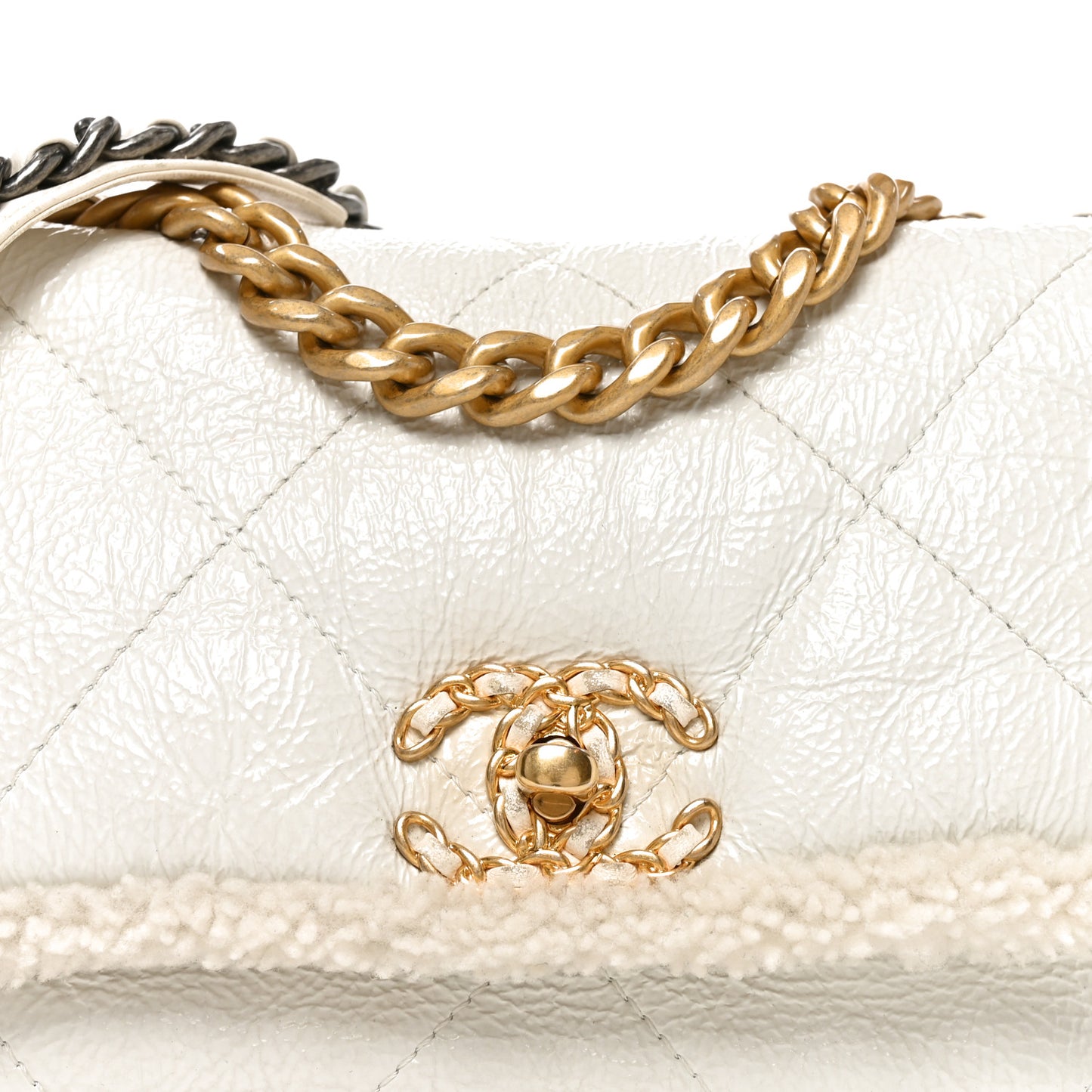 Crumpled Calfskin Shearling Sheepskin Medium Chanel 19 Flap White